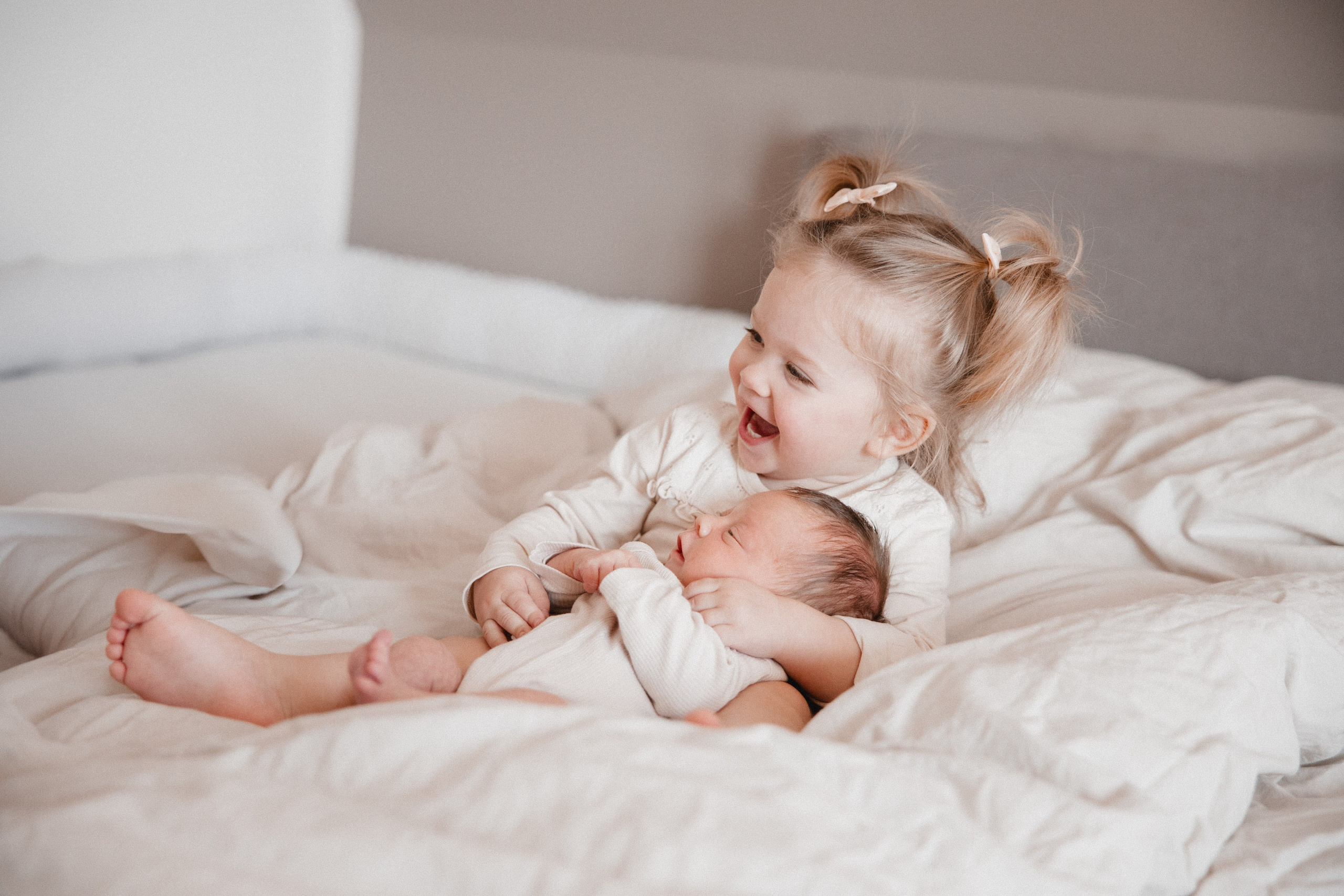 Neugeborenenfotos Zuhause. Hochzeitsfotografie |Hochzeitsfotograf Bochum | Hochzeitsfotograf Dortmund | Hochzeitsfotograf Essen | Hochzeitsfotograf Ruhrgebiet