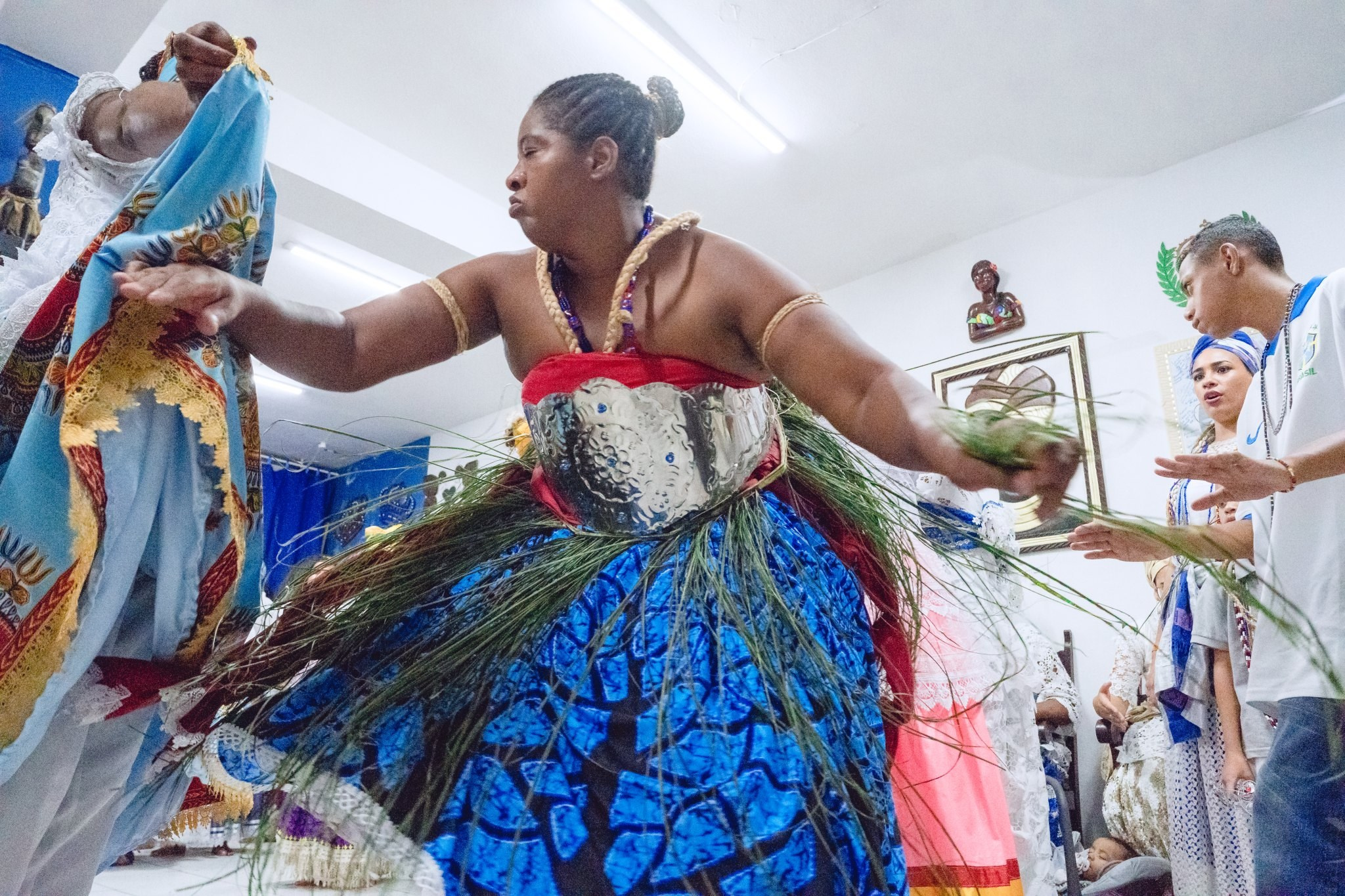 Saída Ìyá Tebeṣé Fernanda e Àjọ̀dún Ògún. Aladá Produções