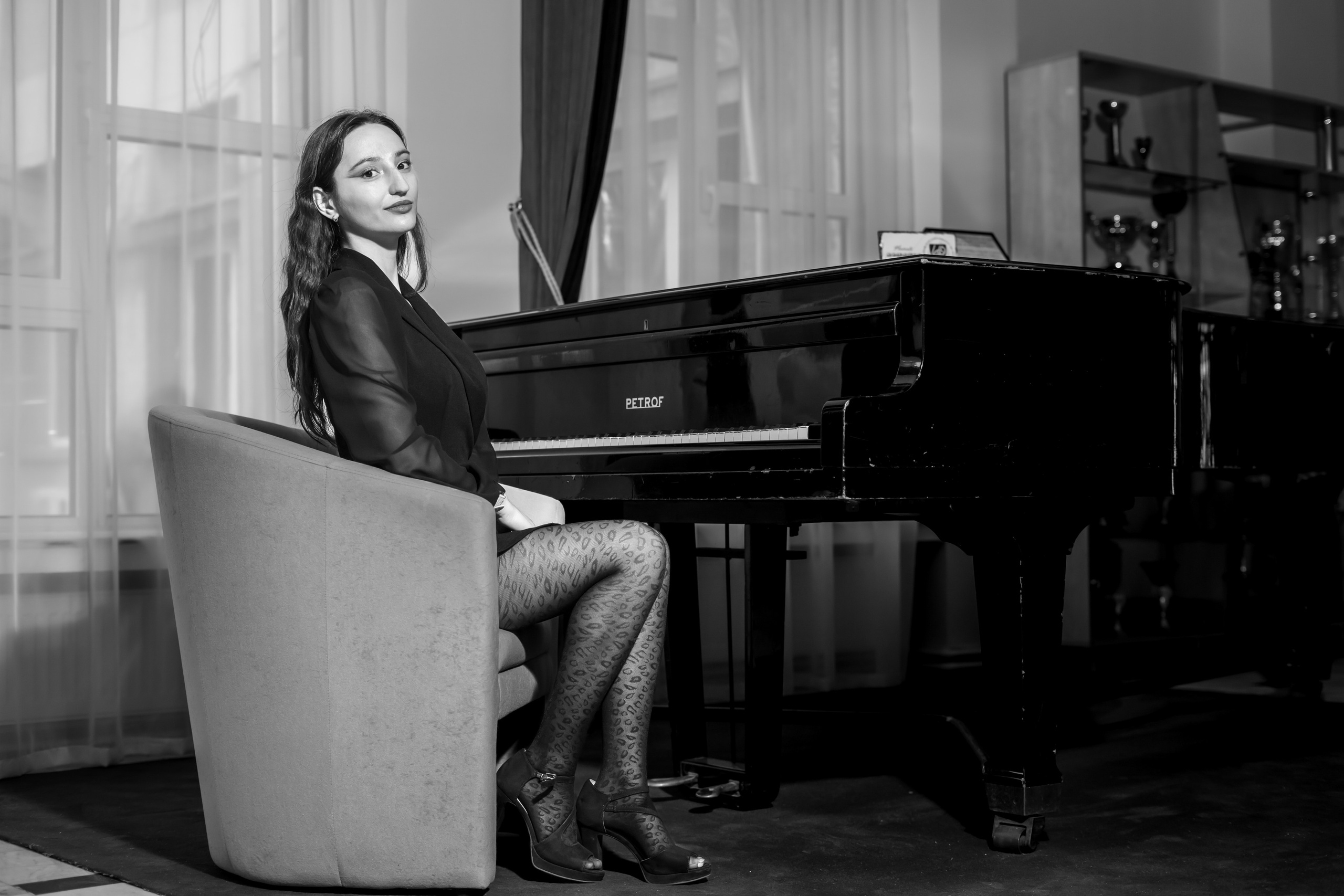 Ședință foto cu noi la Pian UPG. Mihai Alexandra Events