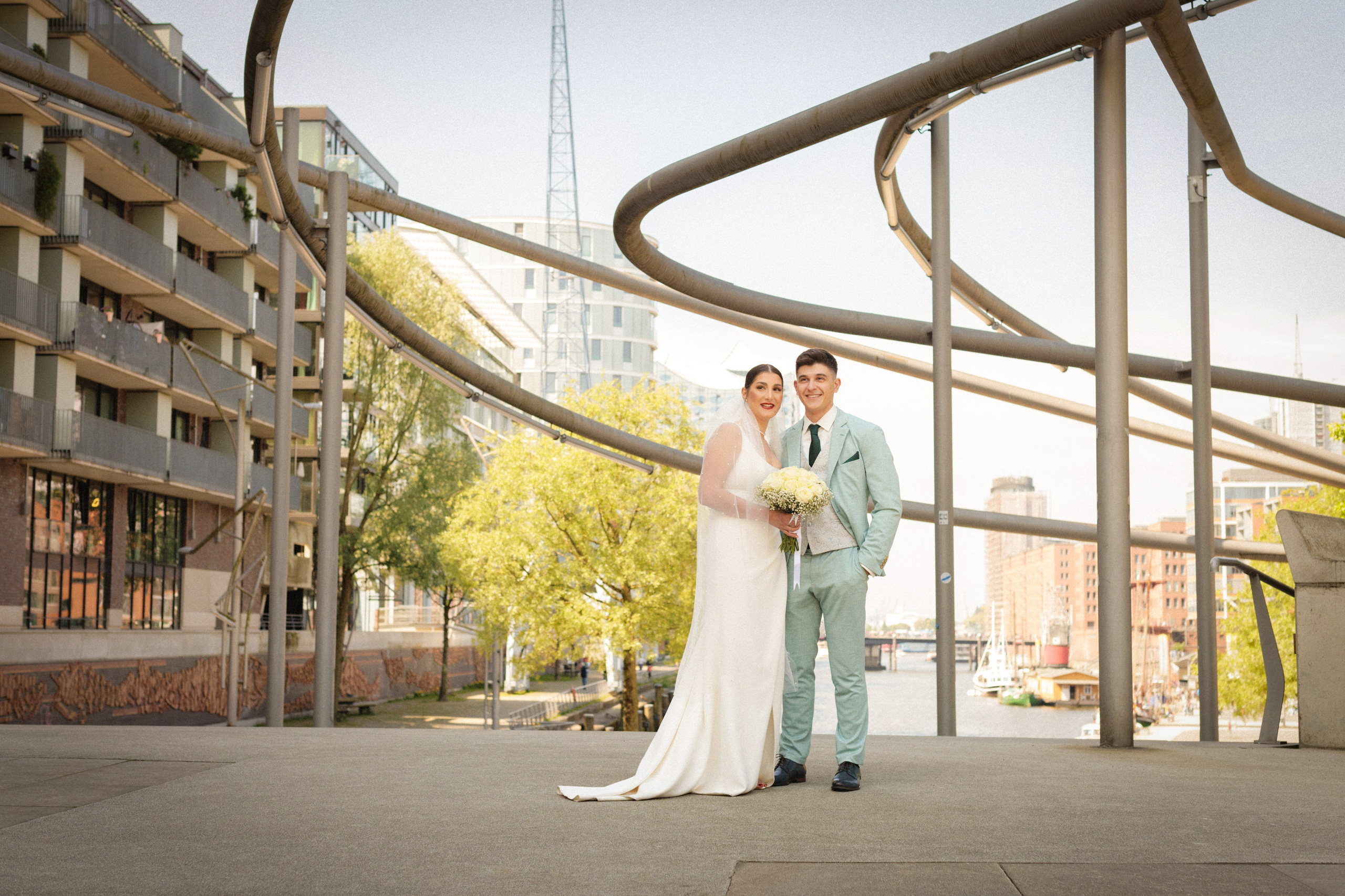 Natürliche Hochzeitsfotografie im Planten un Blomen | Hamburgs grüne Oase. Hochzeitsfotograf und Hochzeitsvideograf aus Hamburg | Roka21Film