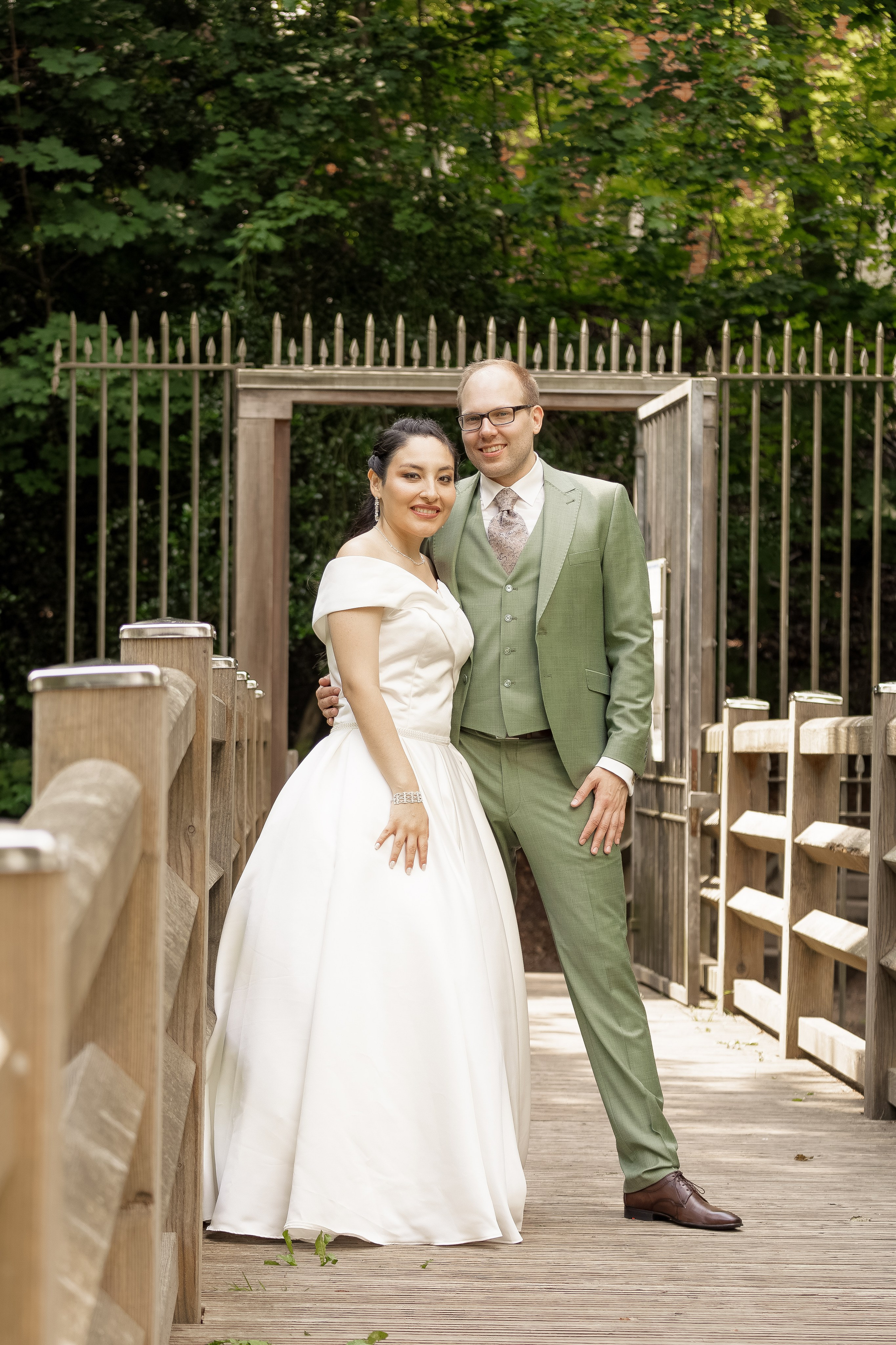 Hochzeitsfotografie im Schloss Ahrensburg | Zeitlose Eleganz in Schleswig-Holsteins Gärten. Hochzeitsfotograf und Hochzeitsvideograf aus Hamburg | Roka21Film