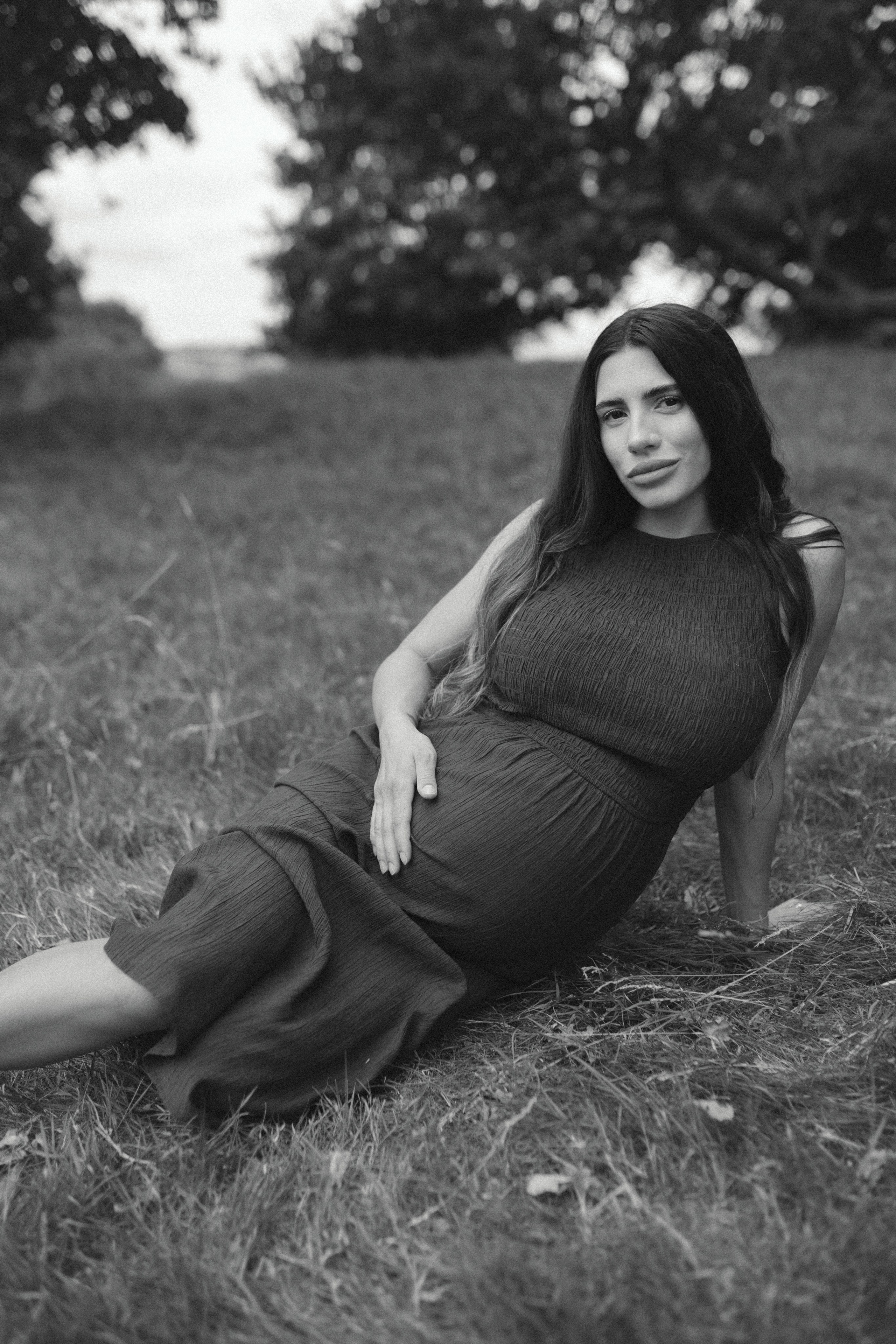 Growing life, holding love. Wedding and Portrait Photographer Evie Moon