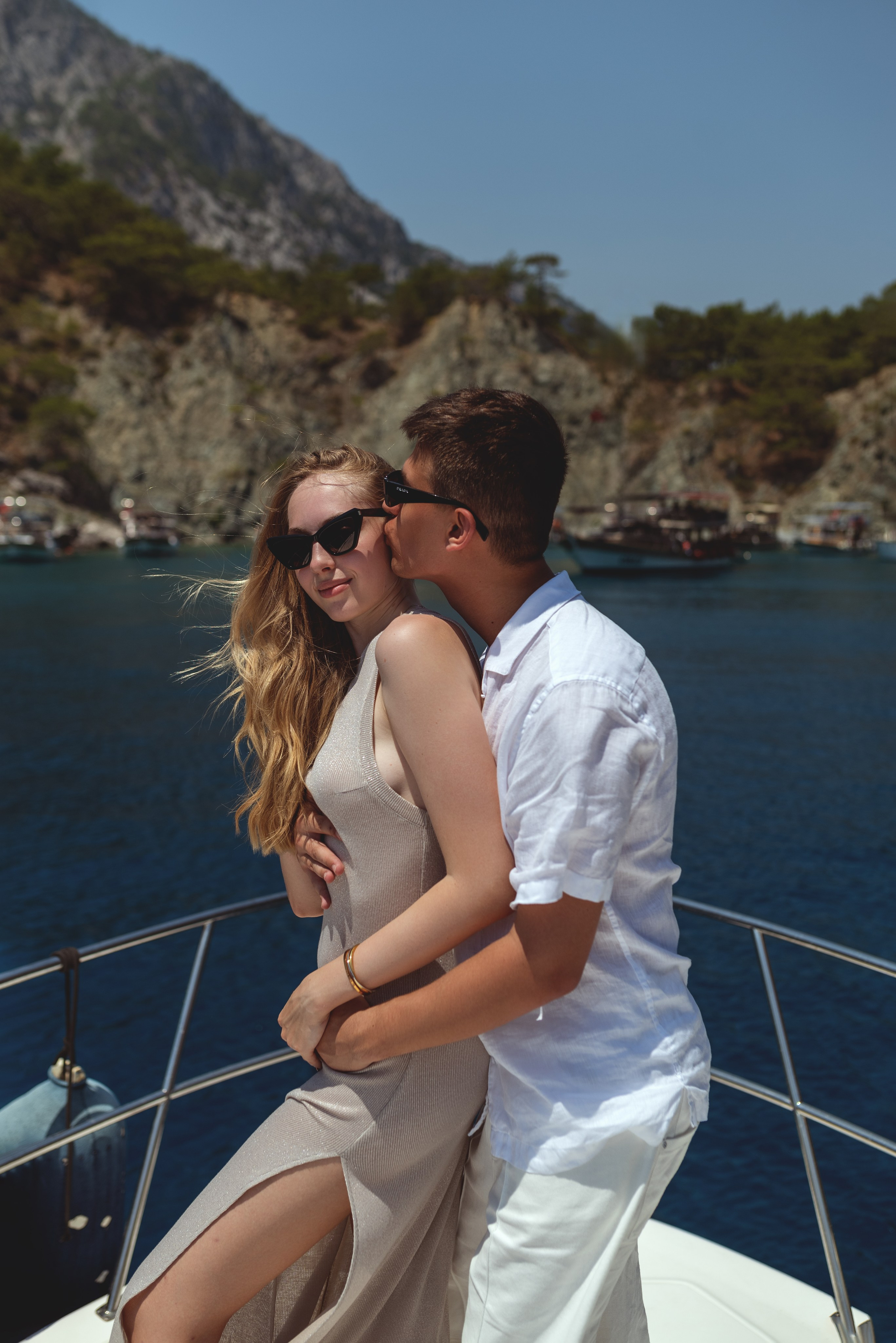 Фотосессия пары на яхте в Анталии