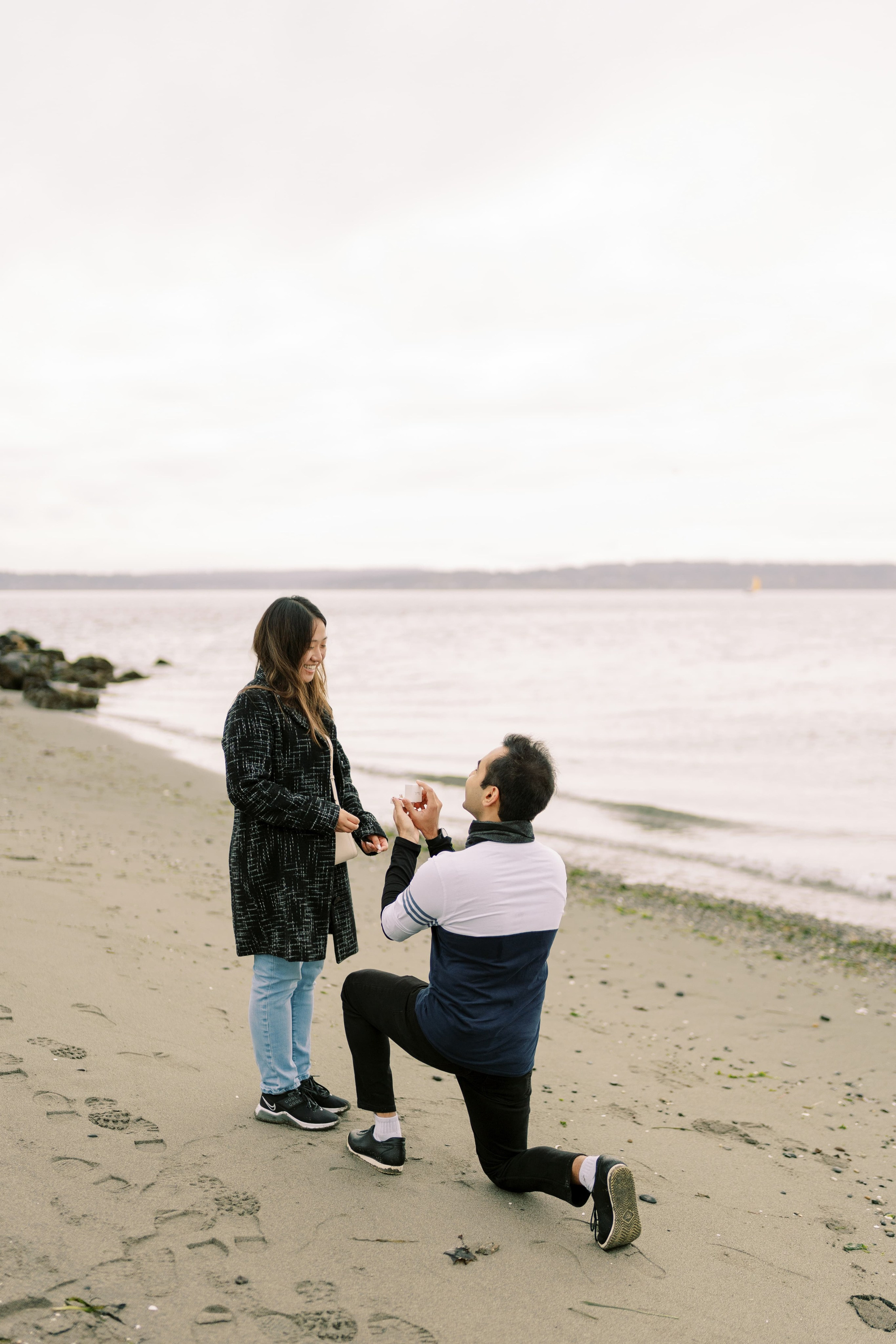 Proposal. December 2024. Alki Point Lighthouse, Washington state. EVAN ARISTOV WEDDING PHOTOGRAPHY — Seattle Wedding Photographer