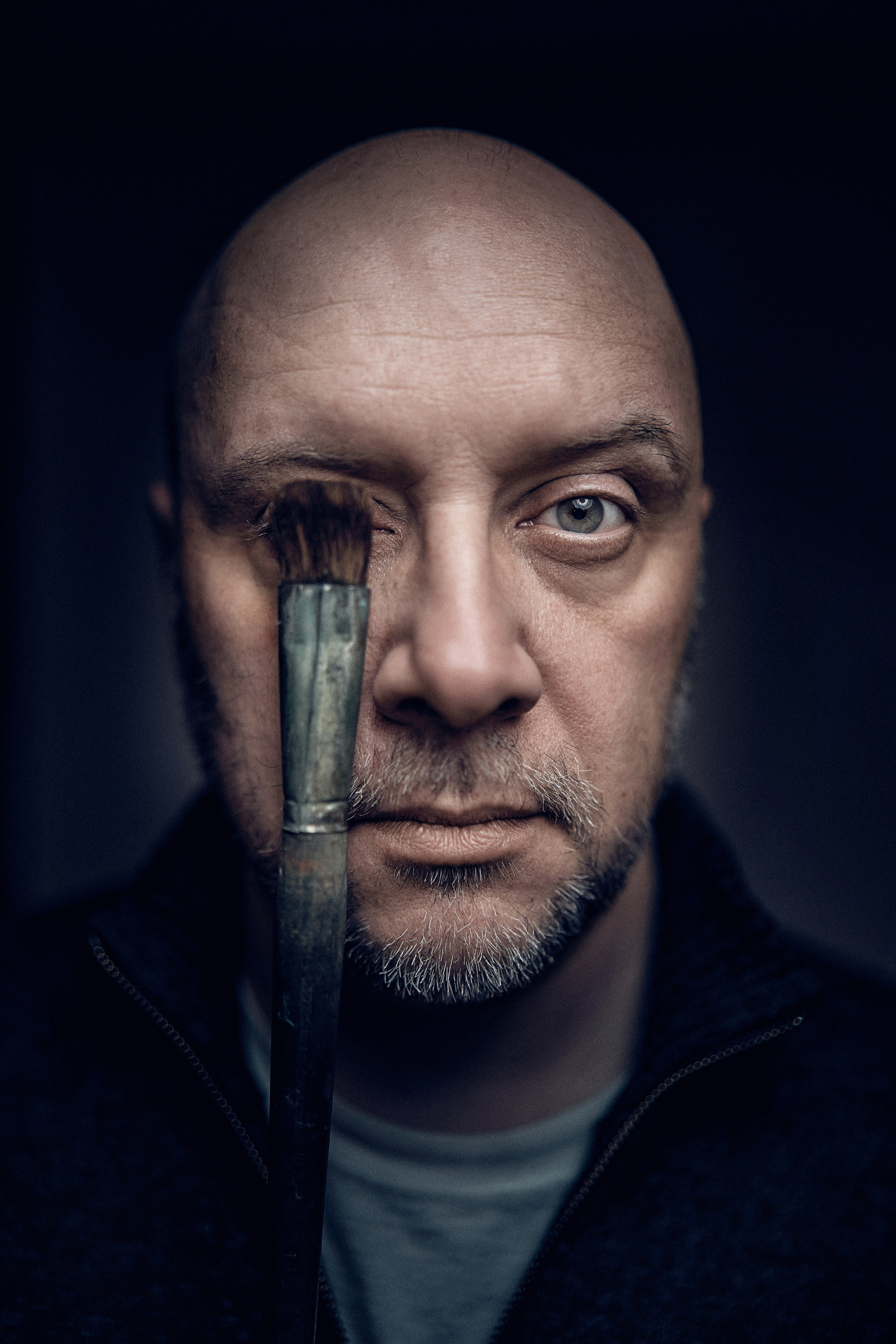 Portret Malarza - Simeon Genew - Portrety w studio - Fotograf i wideograf Andriej Szypiłow