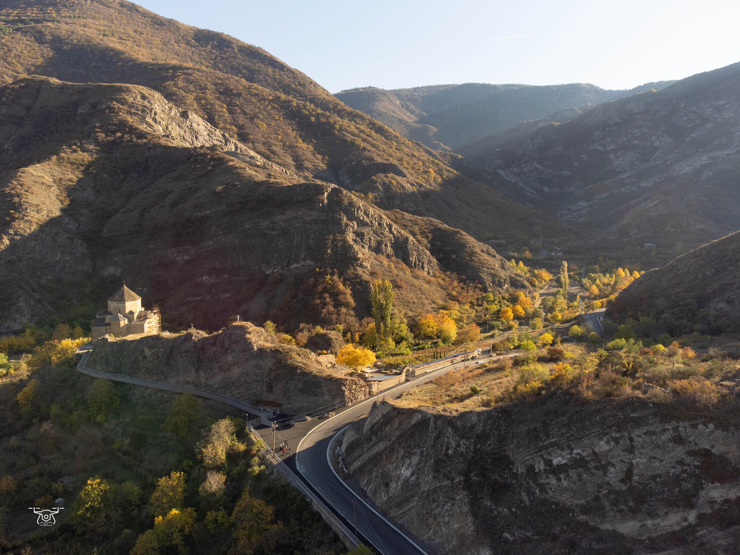 შემოდგომის ველოტური ატენის ხეობაში კავკასიის ველო ქსელთან ერთად. FramefreeMan