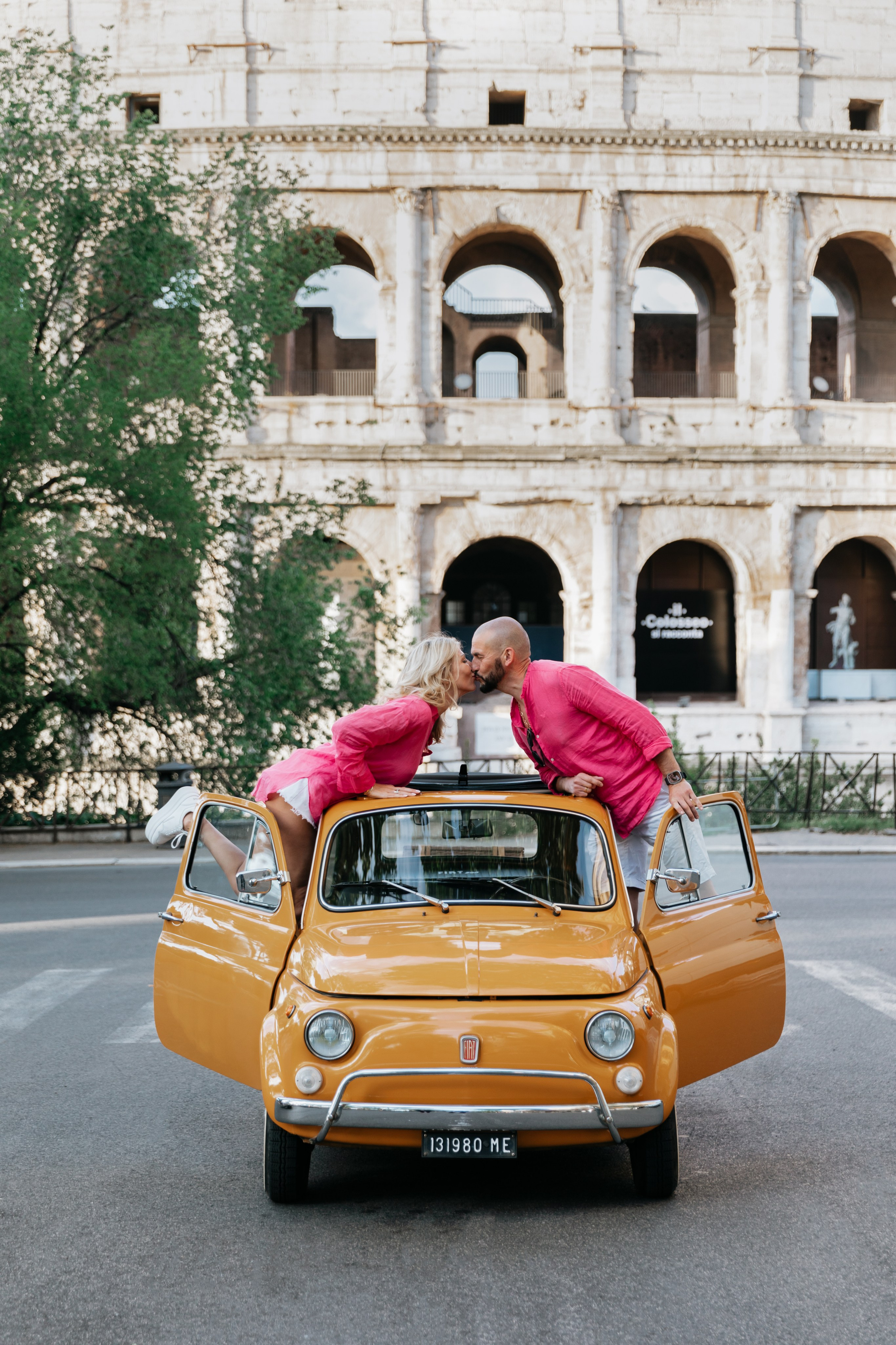 Fiat 500 and Vespa. Photographer in Rome