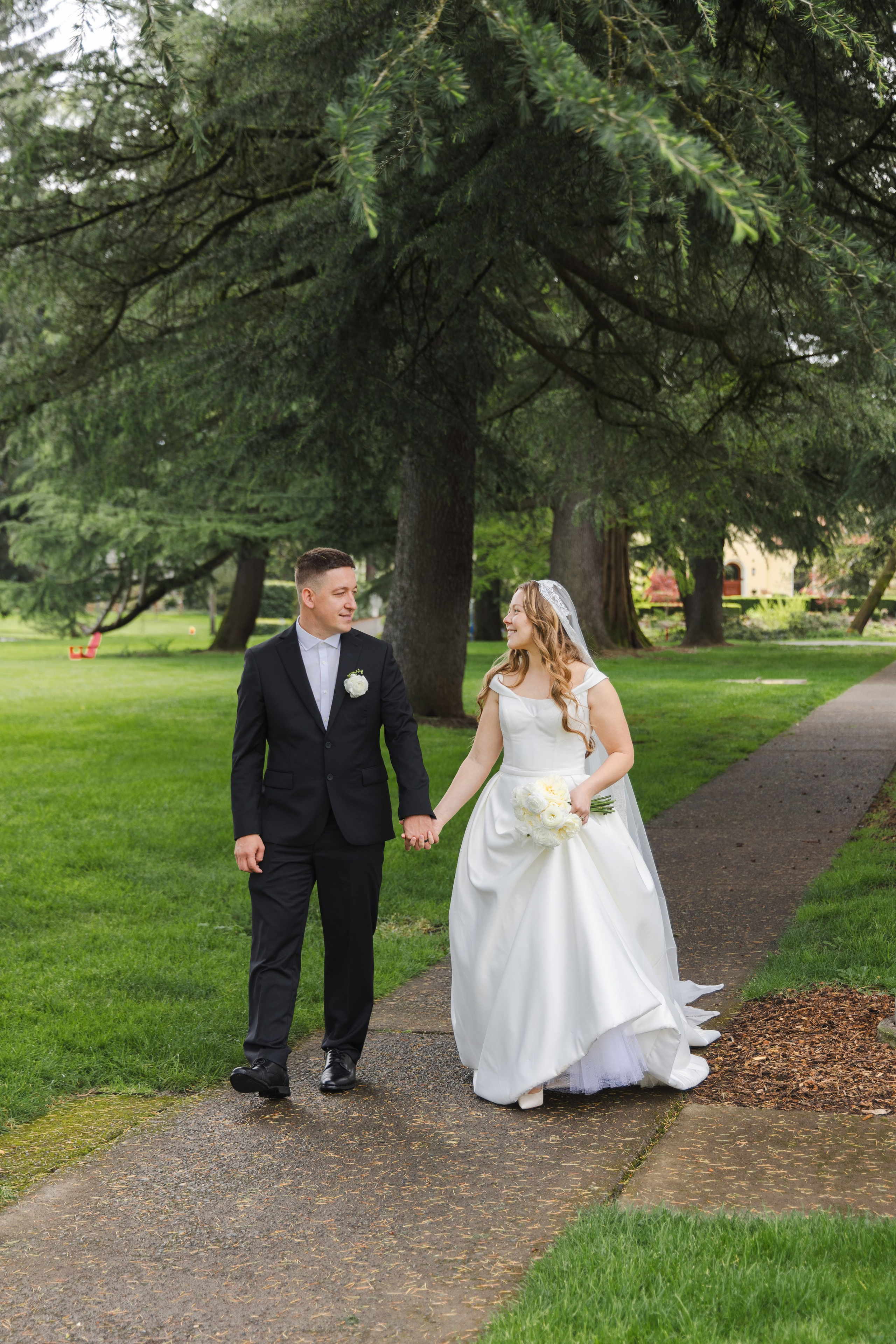 Wedding photography. Eikanmedia | Photographer and videographer capturing weddings, families, engagements, pregnancy & newborns | Vancouver, WA | USA