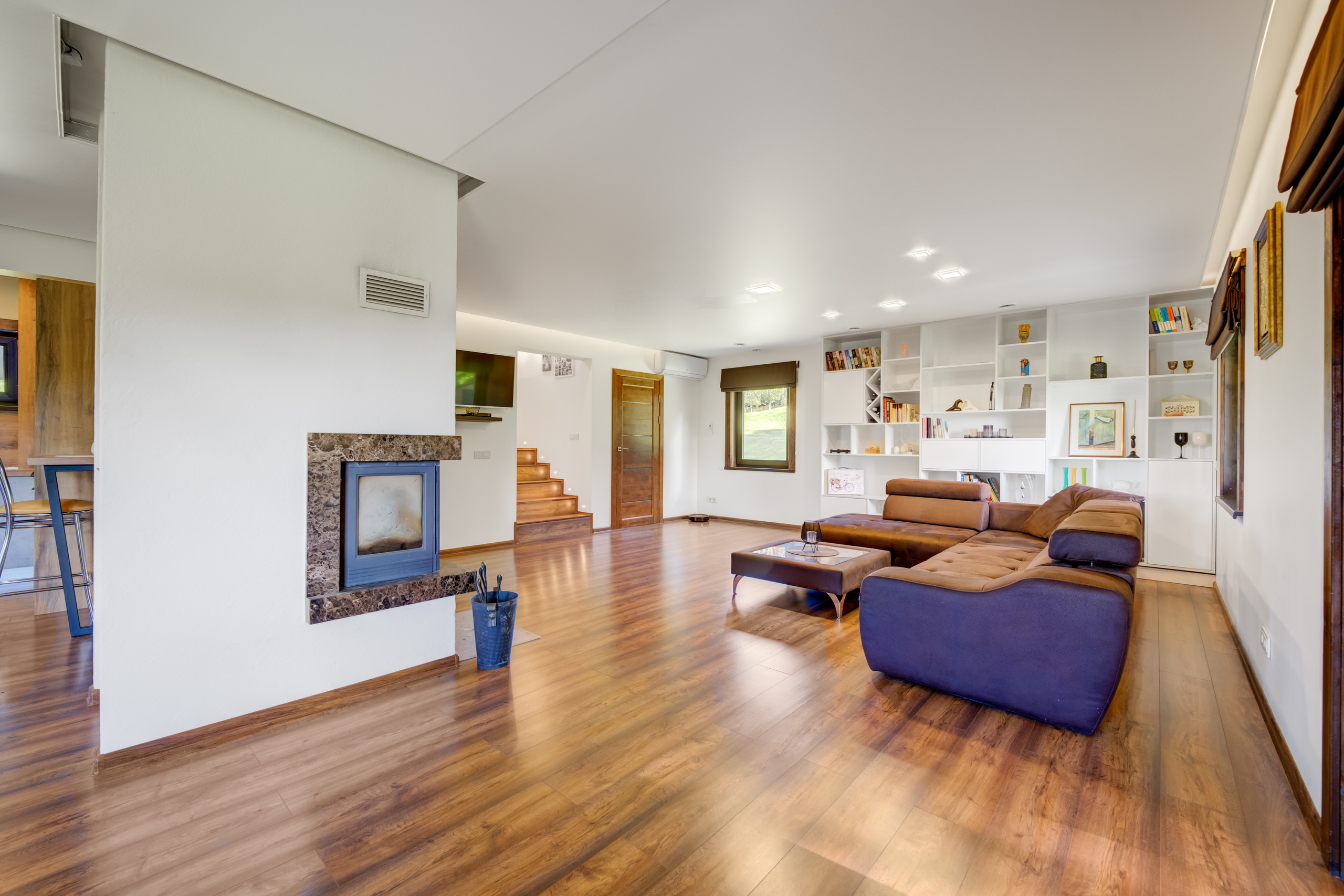 Sadyba Vinliaus r. prie ežero. Elina Sapiega fotografė Vilniuje