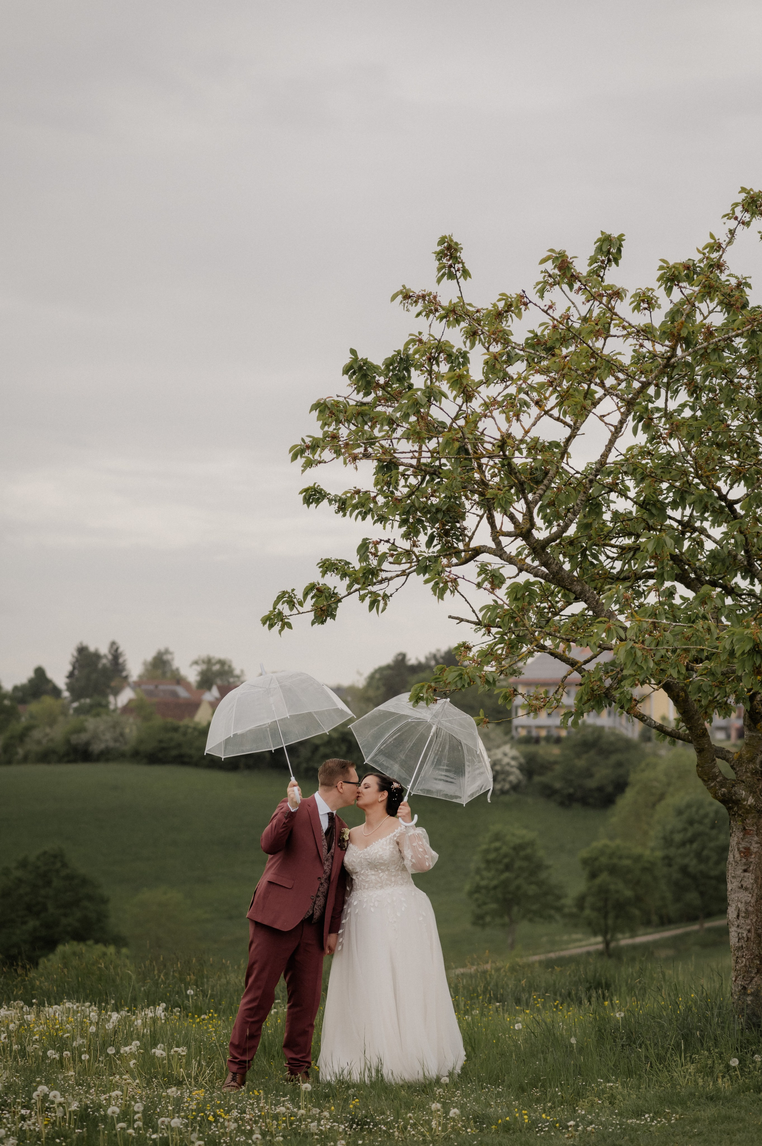 REGENHOCHZEIT IN HERRIEDEN. Фотограф в Нюрнберге Ирина Менерт из Ансбаха