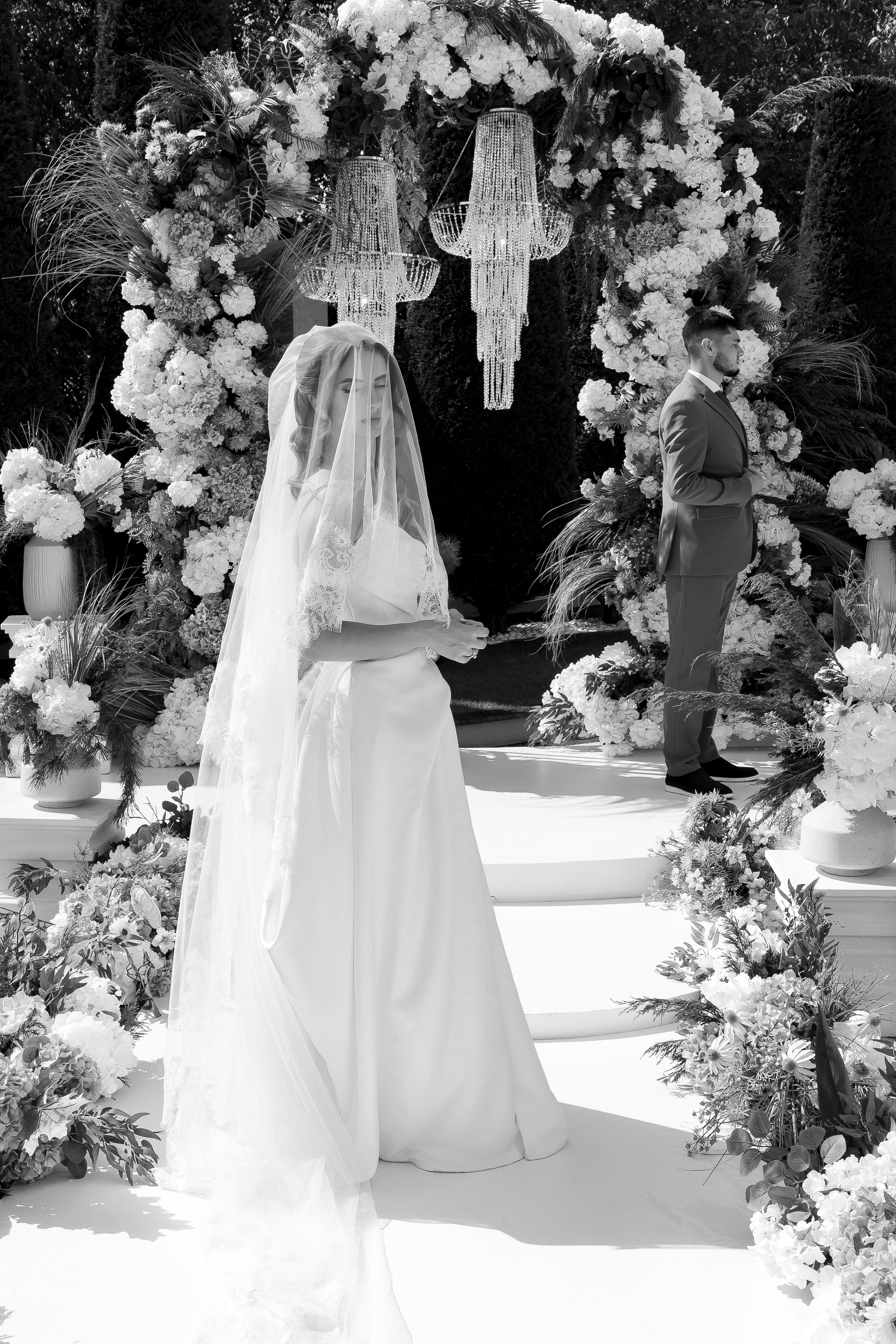 Eugen & Livia — Grand Elysee — Wedding Day. Servicii Foto și Video 067188353