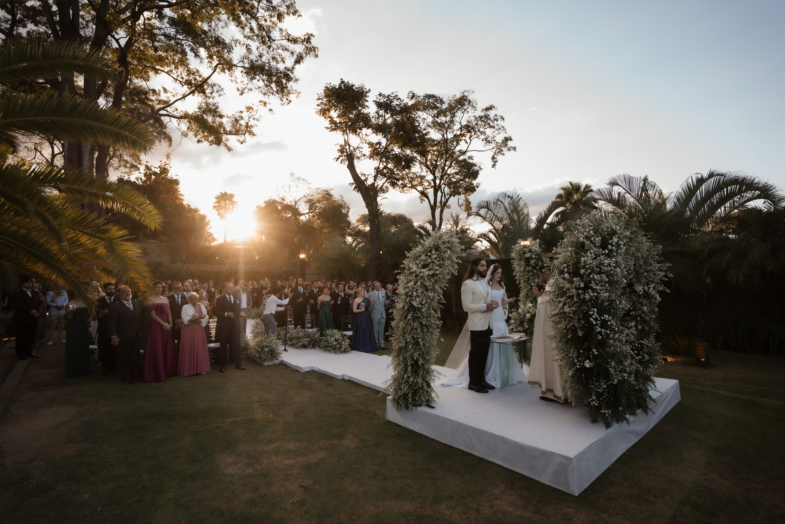 Ana e Igor celebraram sua união no LIAC Pampulha, em Belo Horizonte. A fotografia documental de Edu e Josi destaca emoções reais e momentos espontâneos da cerimônia.