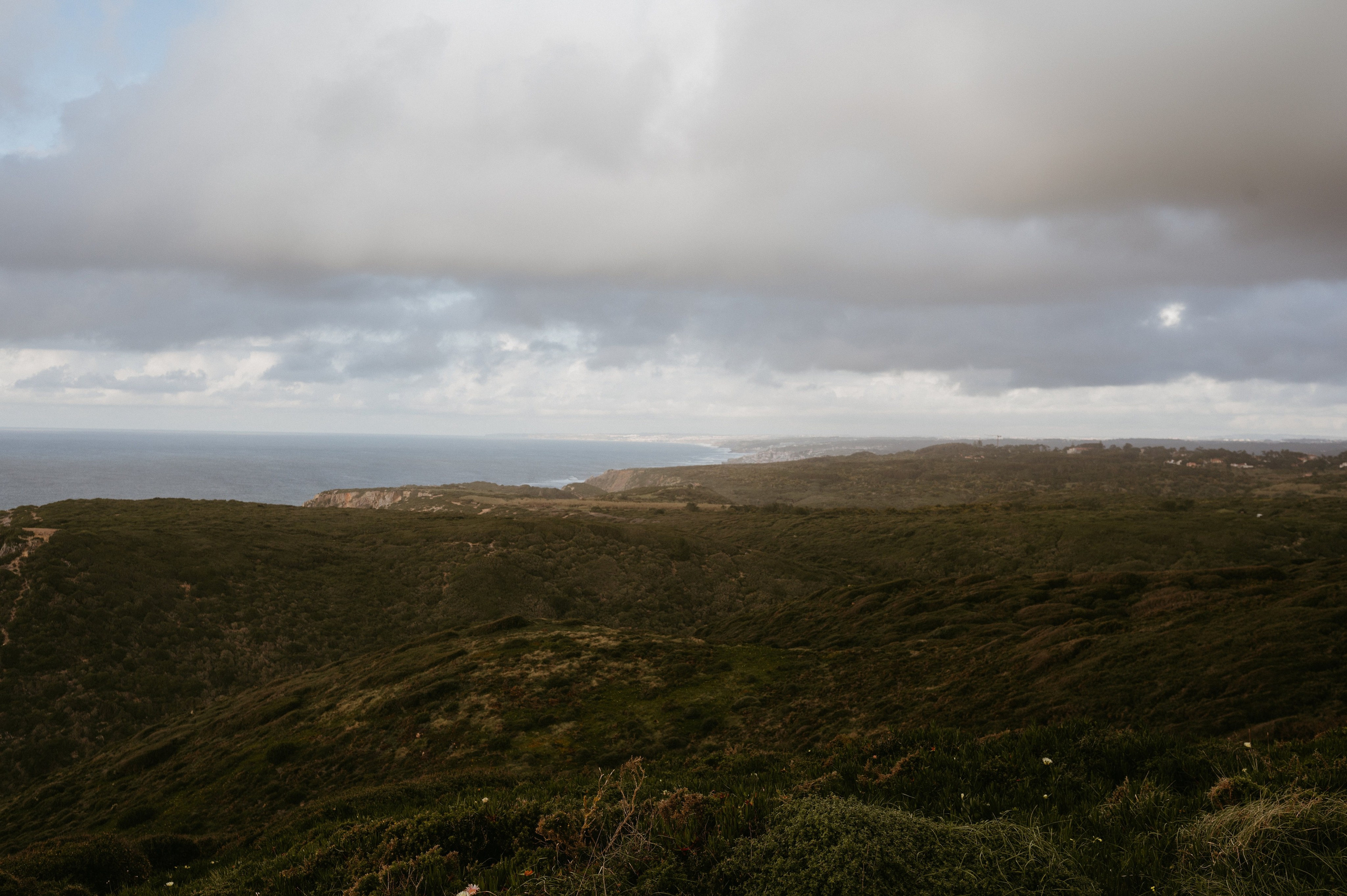 Praia da Ursa – ședință foto de cuplu într-un loc magic din Portugalia. Valentin Melen — wedding photographer