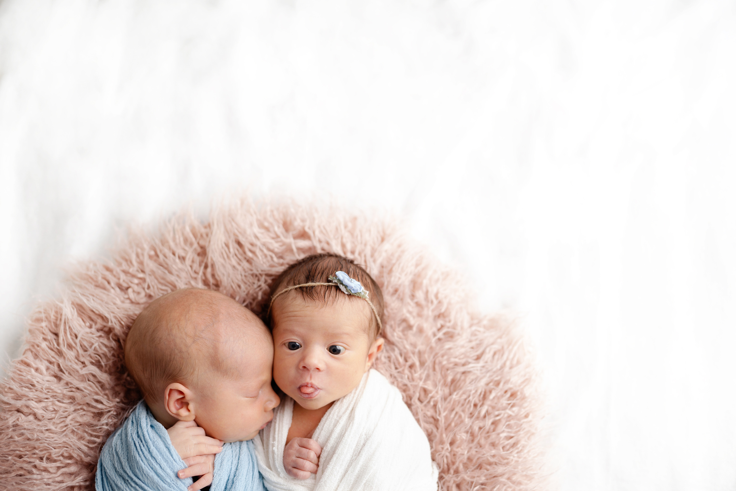Александра и Даниил. Фотограф новорожденных и детей первого года Евгения Михалькевич