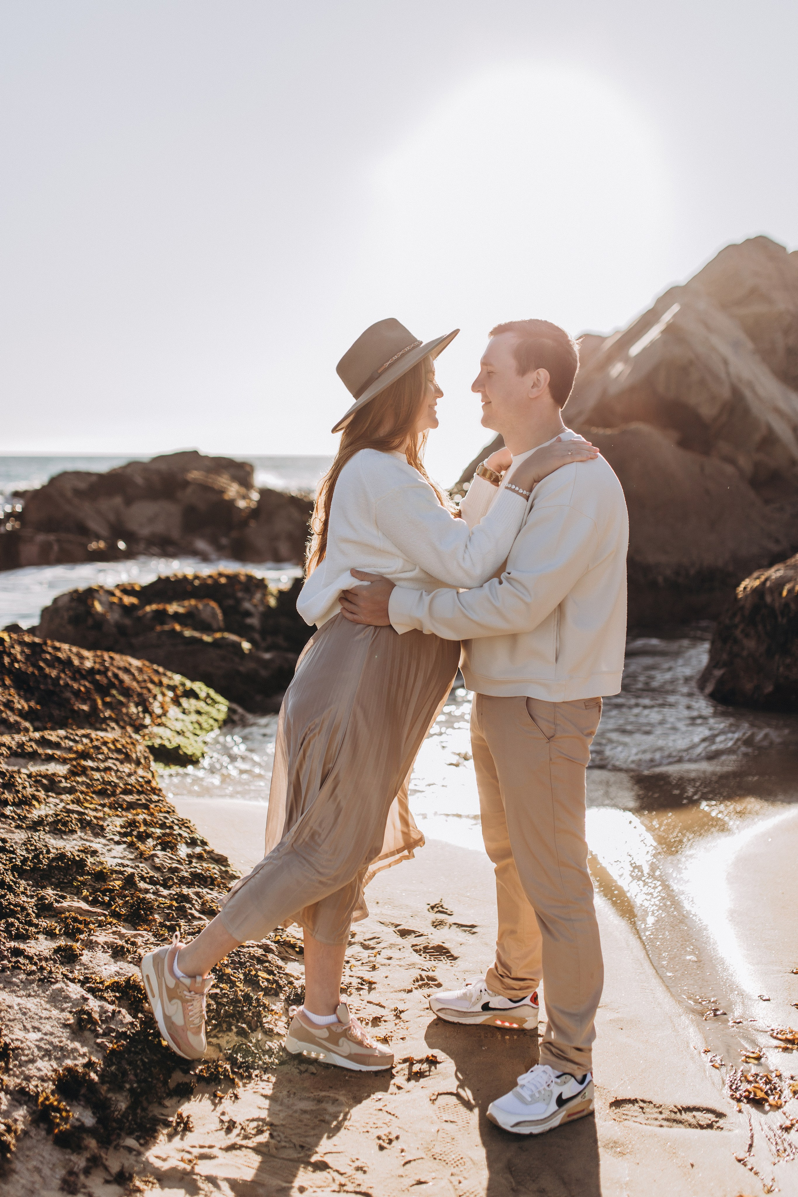 Sesión de embarazo en la playa en Chile — Luz dorada y naturaleza. Photographer in Santiago, Chile Anna Almazova