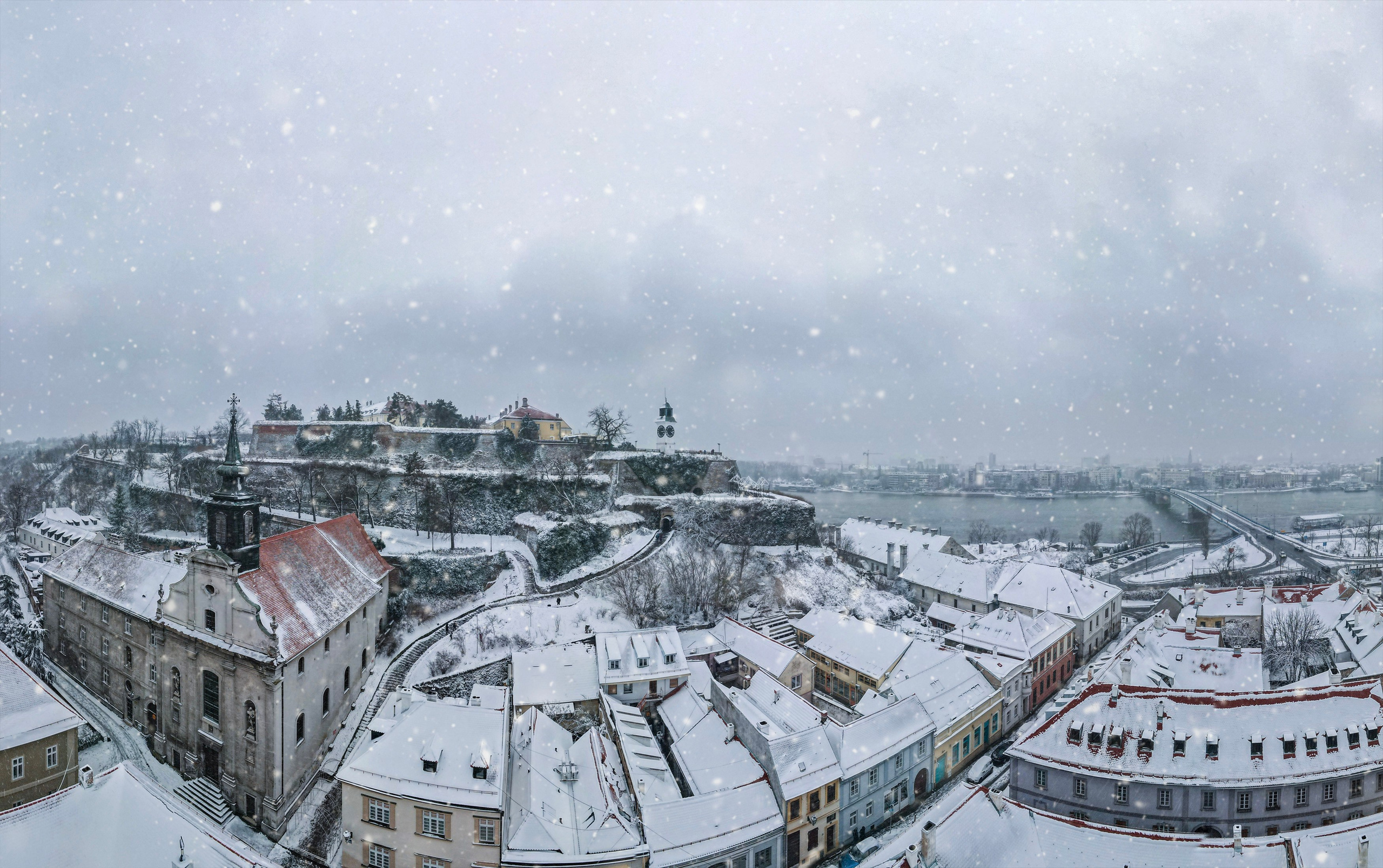 Novi Sad, tri prazna mesta pa svi ostali gradovi.❤️. Aleksandar Milutinović fotograf iz Srbije, Novog Sada