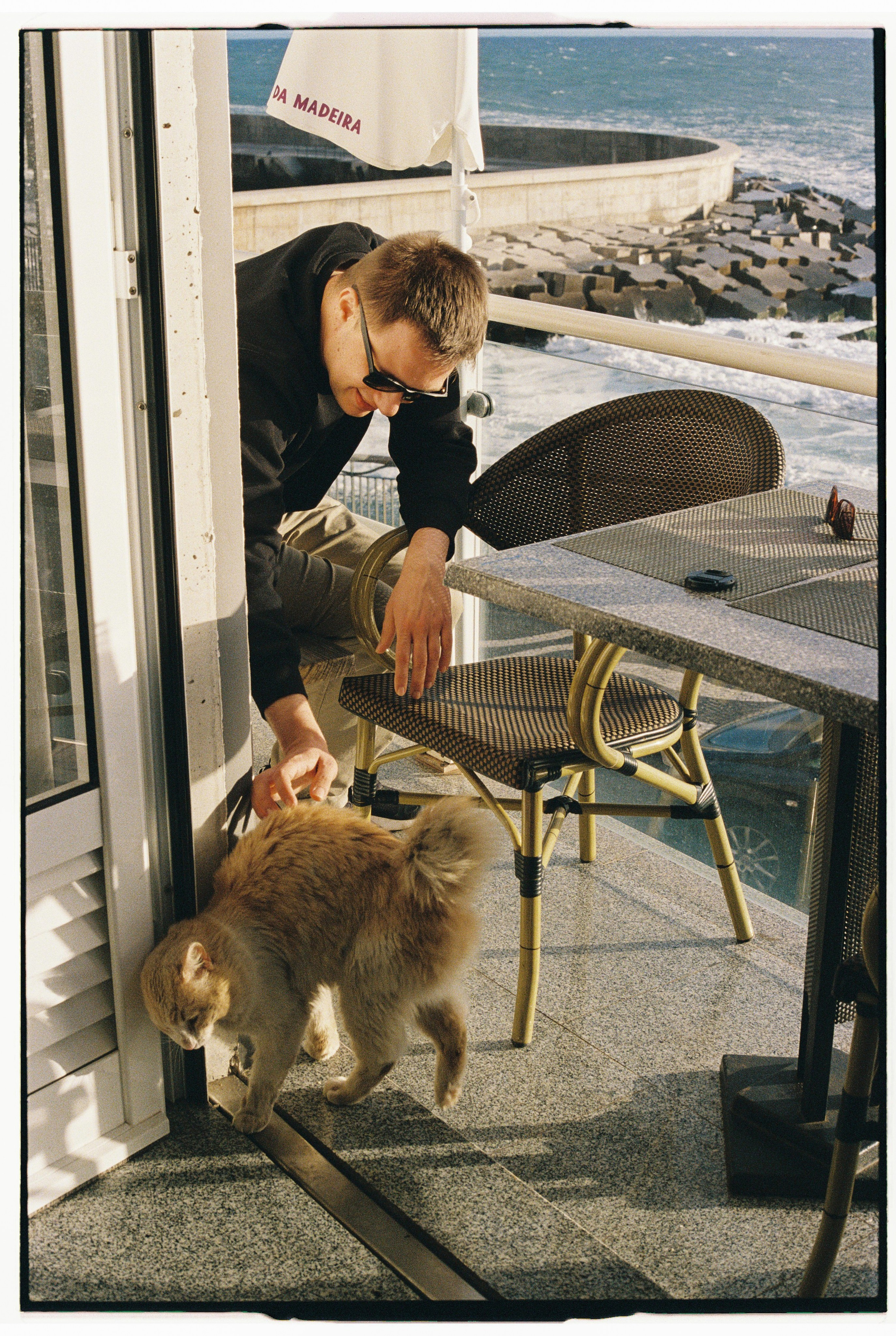 Balcony with a view of the Atlantic. Portrait photographer in Madeira — Marina Shtukina