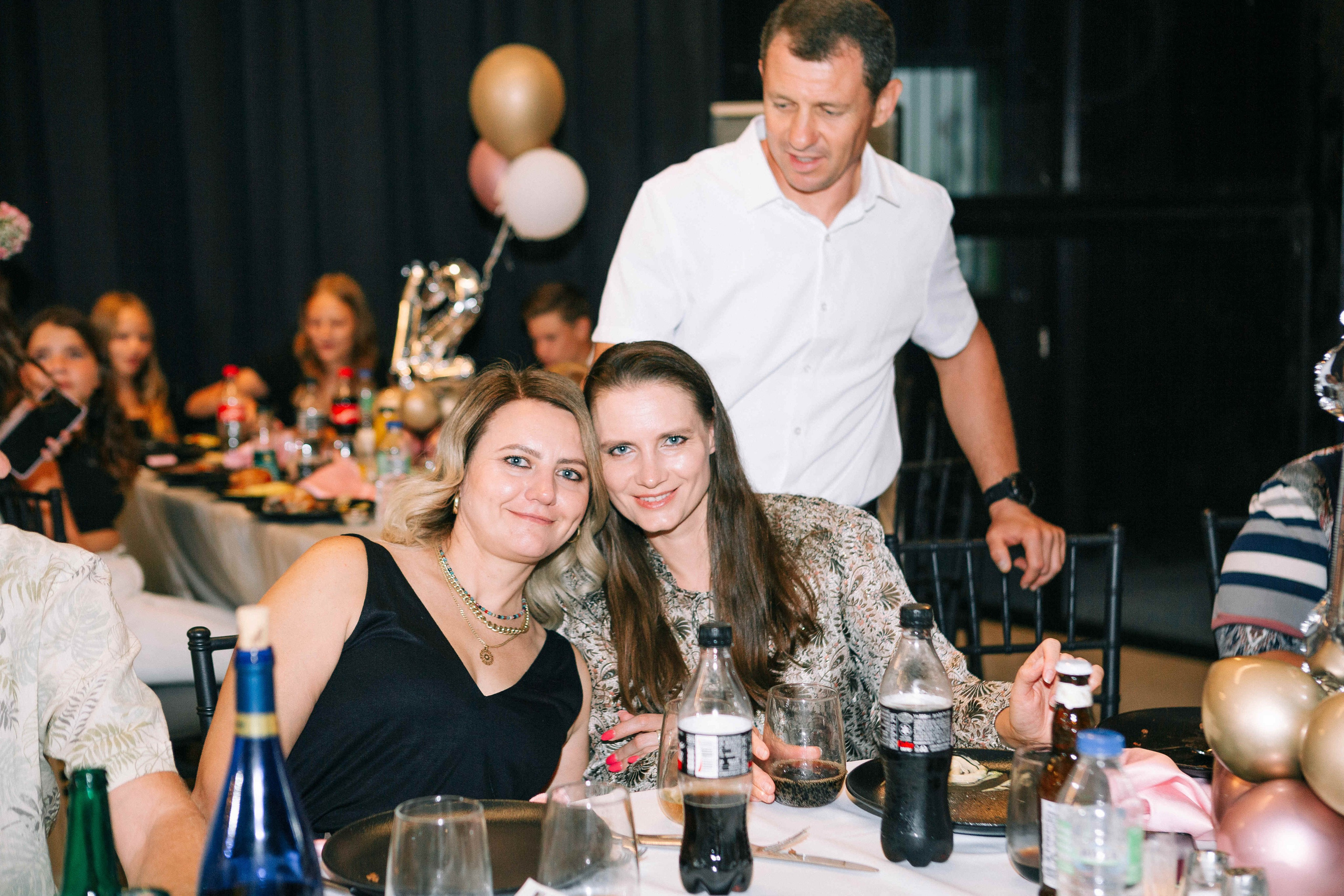 PARTY WITH FRIENDS. Https://shi-photo.com/