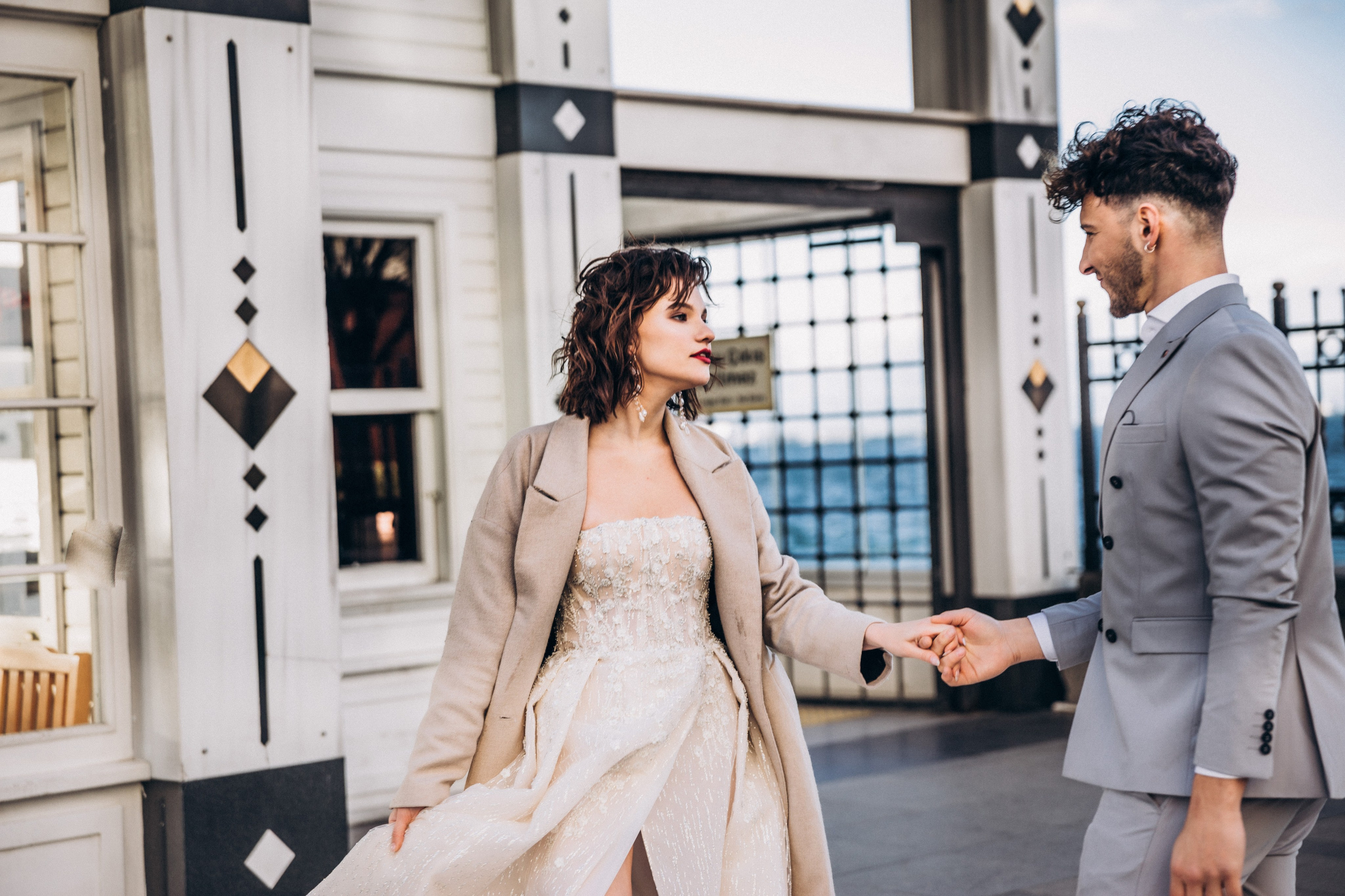 Wedding photoshoot in Istanbul on the Bosphorus with romantic seaside views – wedding photographer Italy, Spain, France.