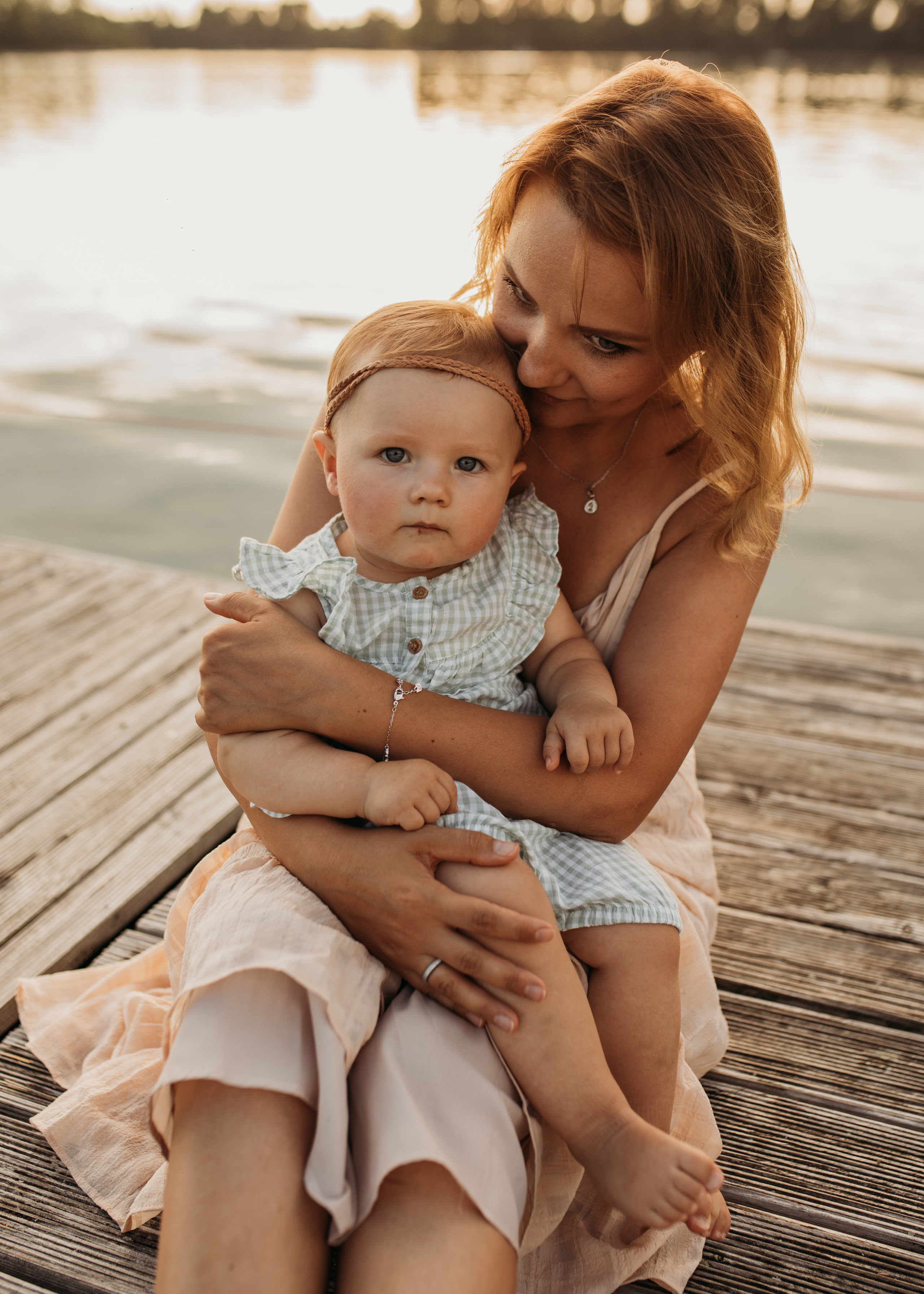 „Echte Nähe und Emotionen bei einem Familienshooting draußen“