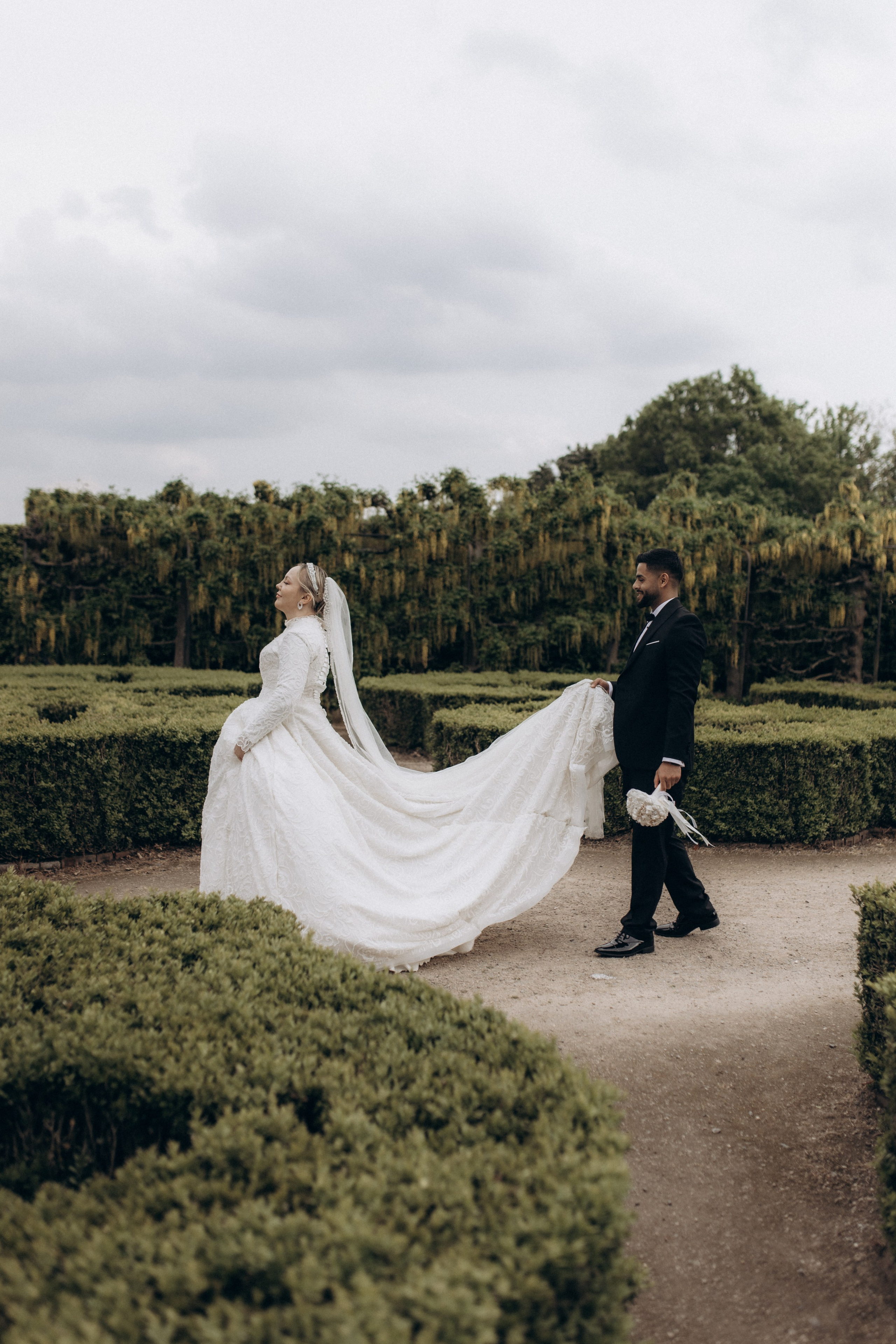 Love in the Garden. Wedding and Portrait Photographer Evie Moon