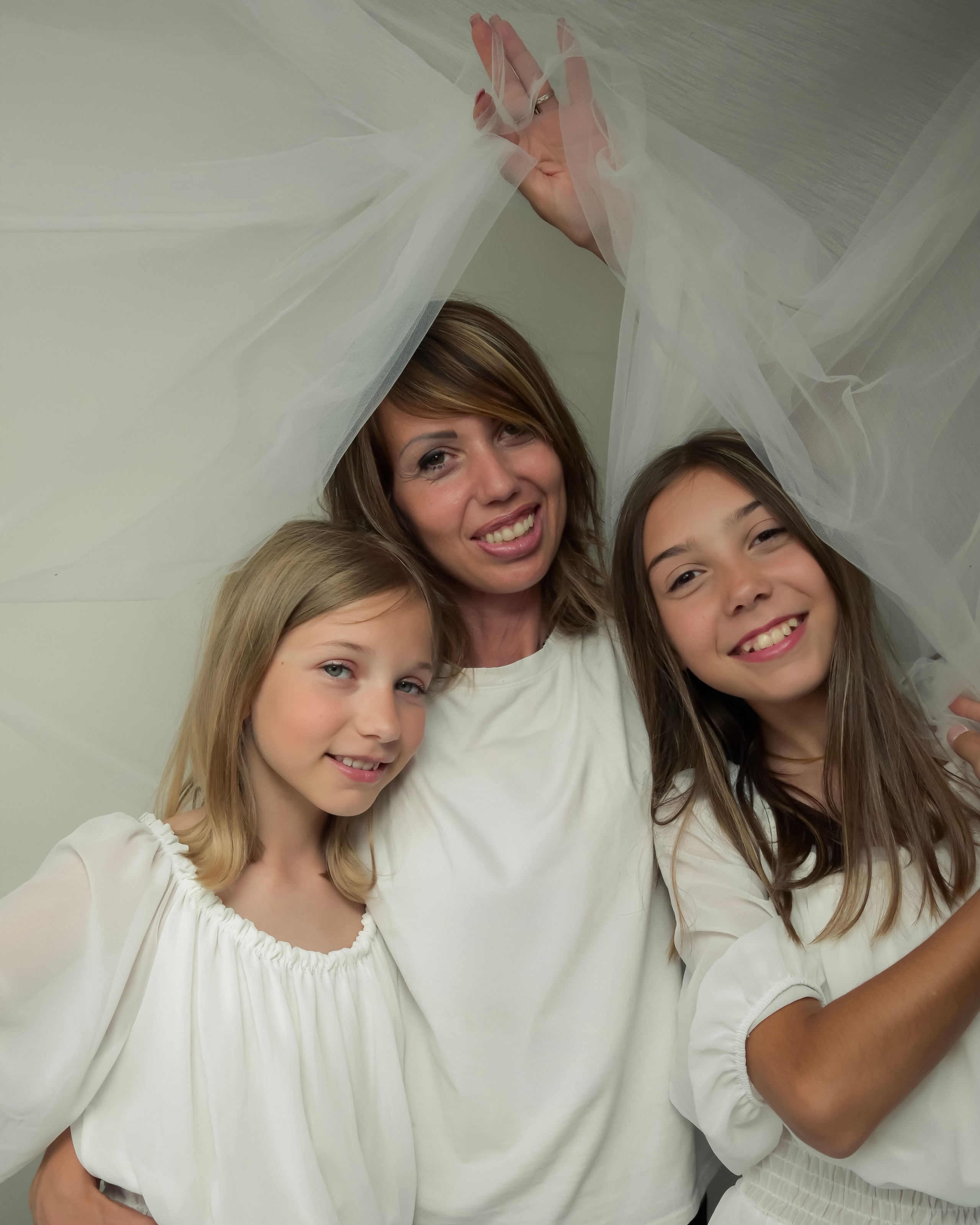 ELISA E SOFIA - SESSIONE FOTOGRAFICA ESTIVA LE SORELLE CON LA MAMMA