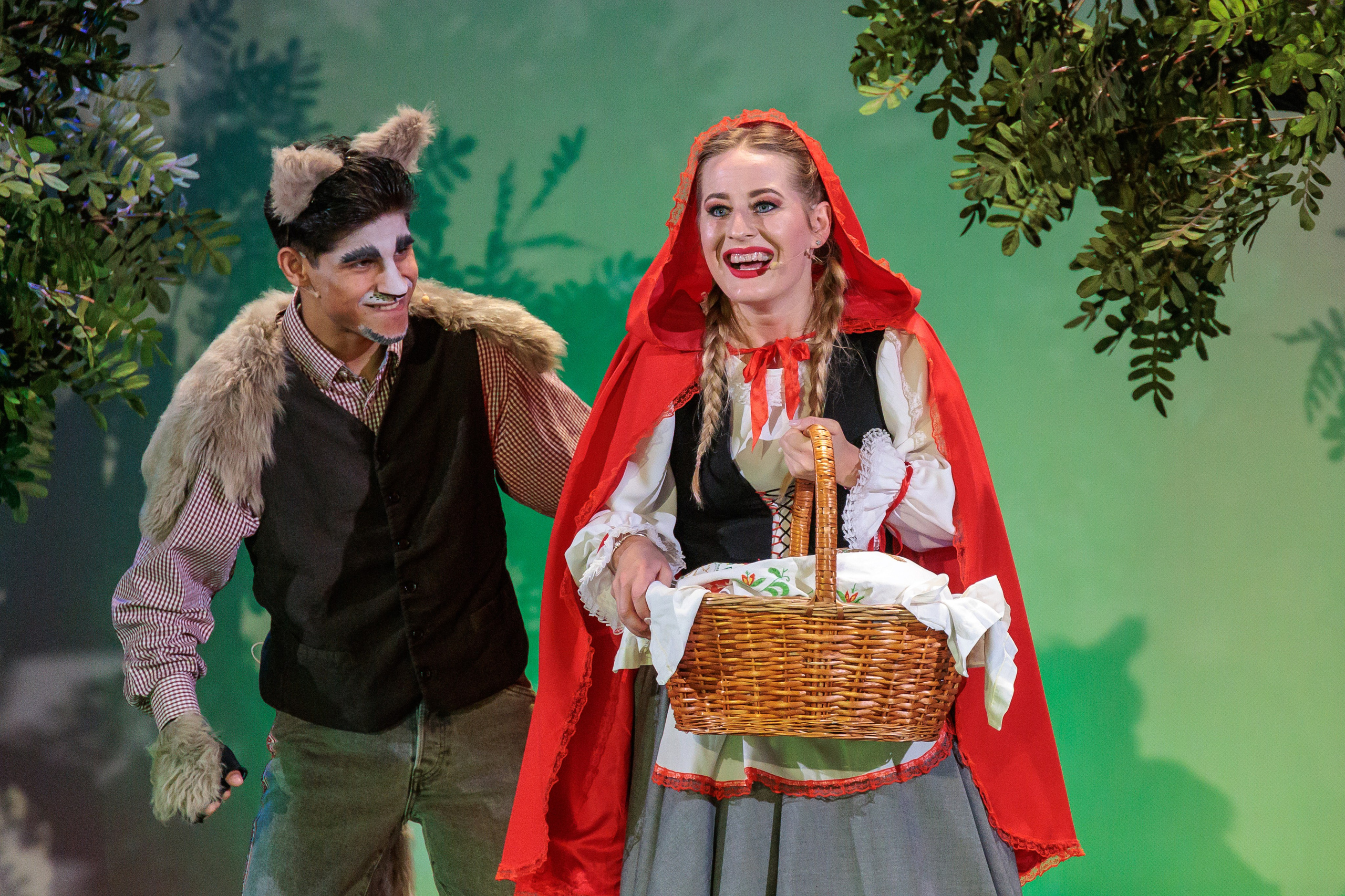 Clounella. Povestea Scufita rosie. ✔️ Фото Видео на свадьбы и крестины Молдова — Cinematic.md