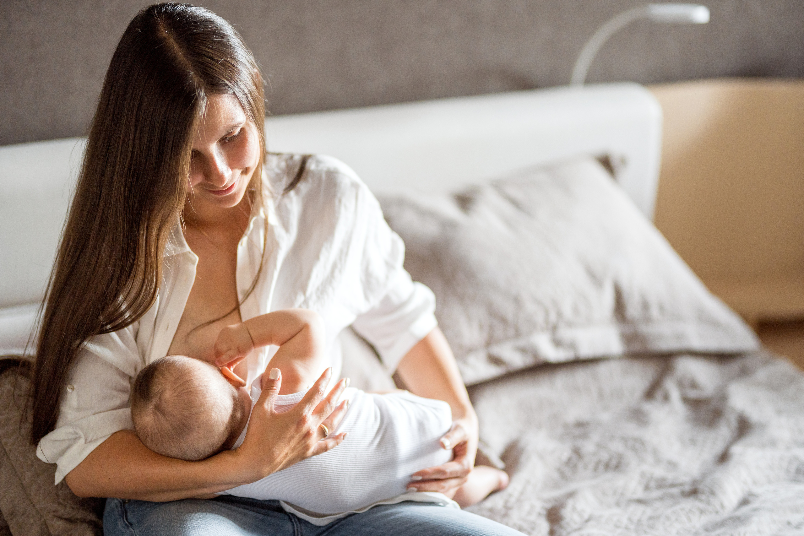 Photo session of a mother with a baby. Kate Khaldeeva photographer in Saratov