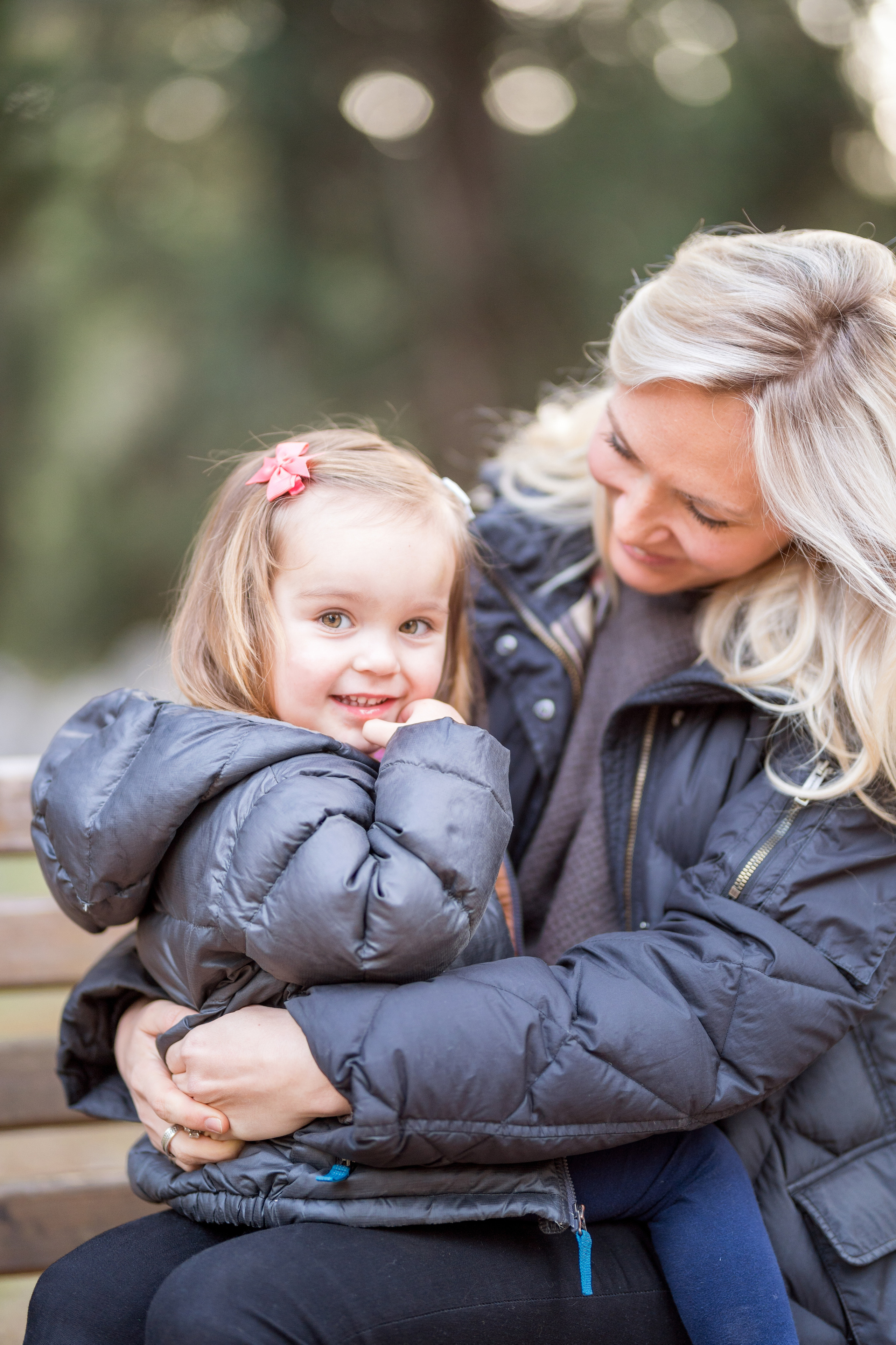 Mini photo session of a mother with her daughter in the park. Kate Khaldeeva photographer in Saratov