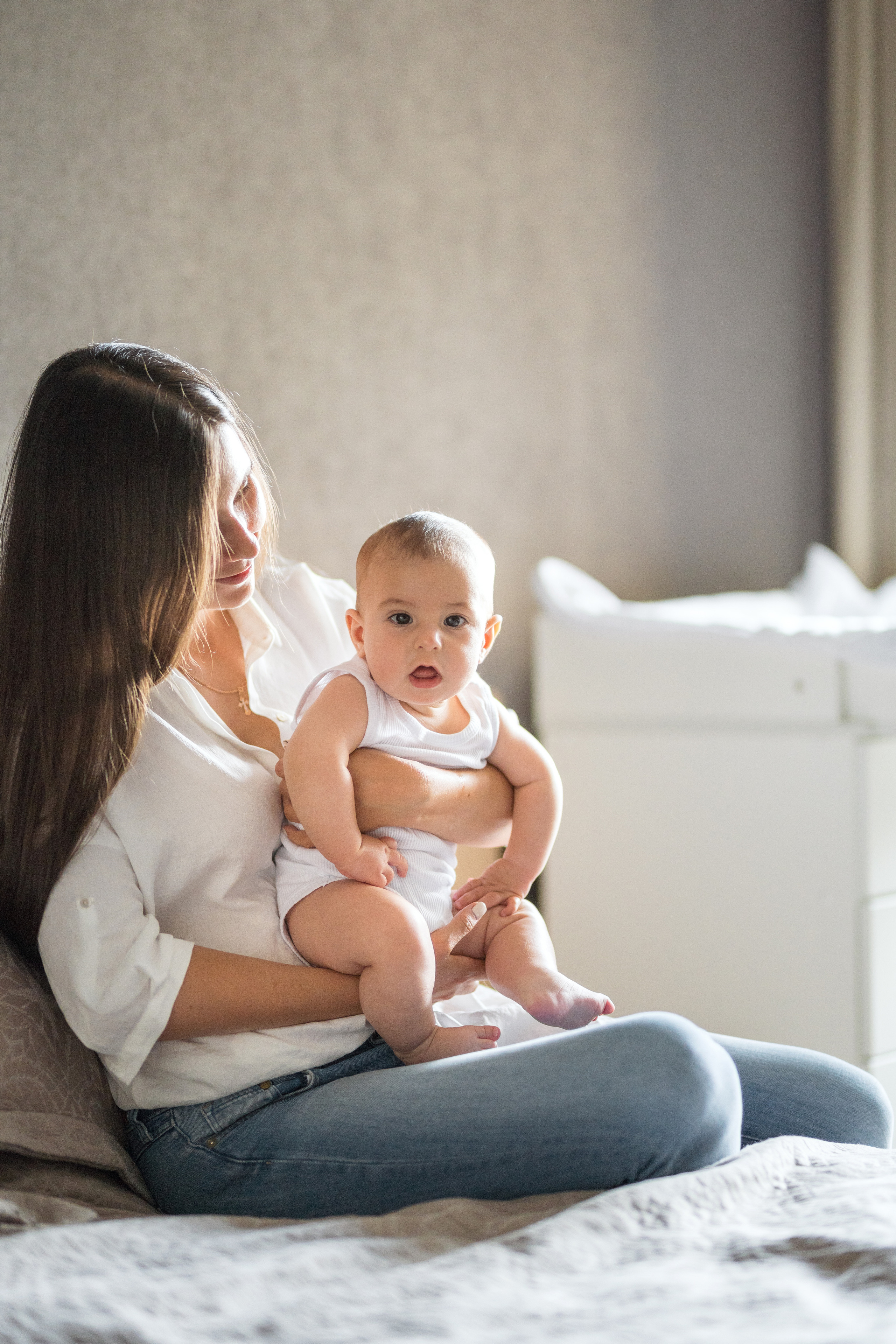 Photo session of a mother with a baby. Kate Khaldeeva photographer in Saratov