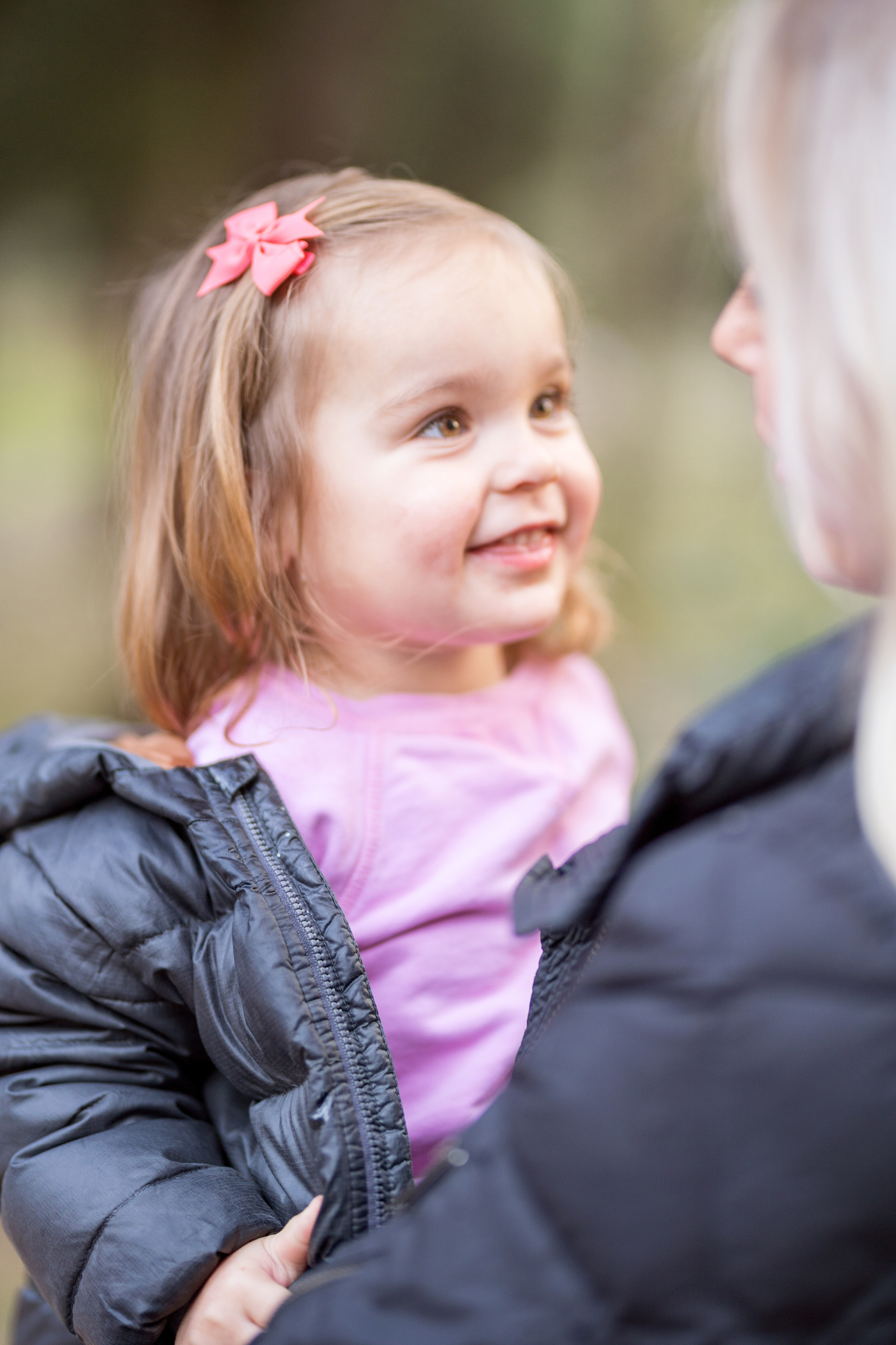 Mini photo session of a mother with her daughter in the park. Kate Khaldeeva photographer in Saratov