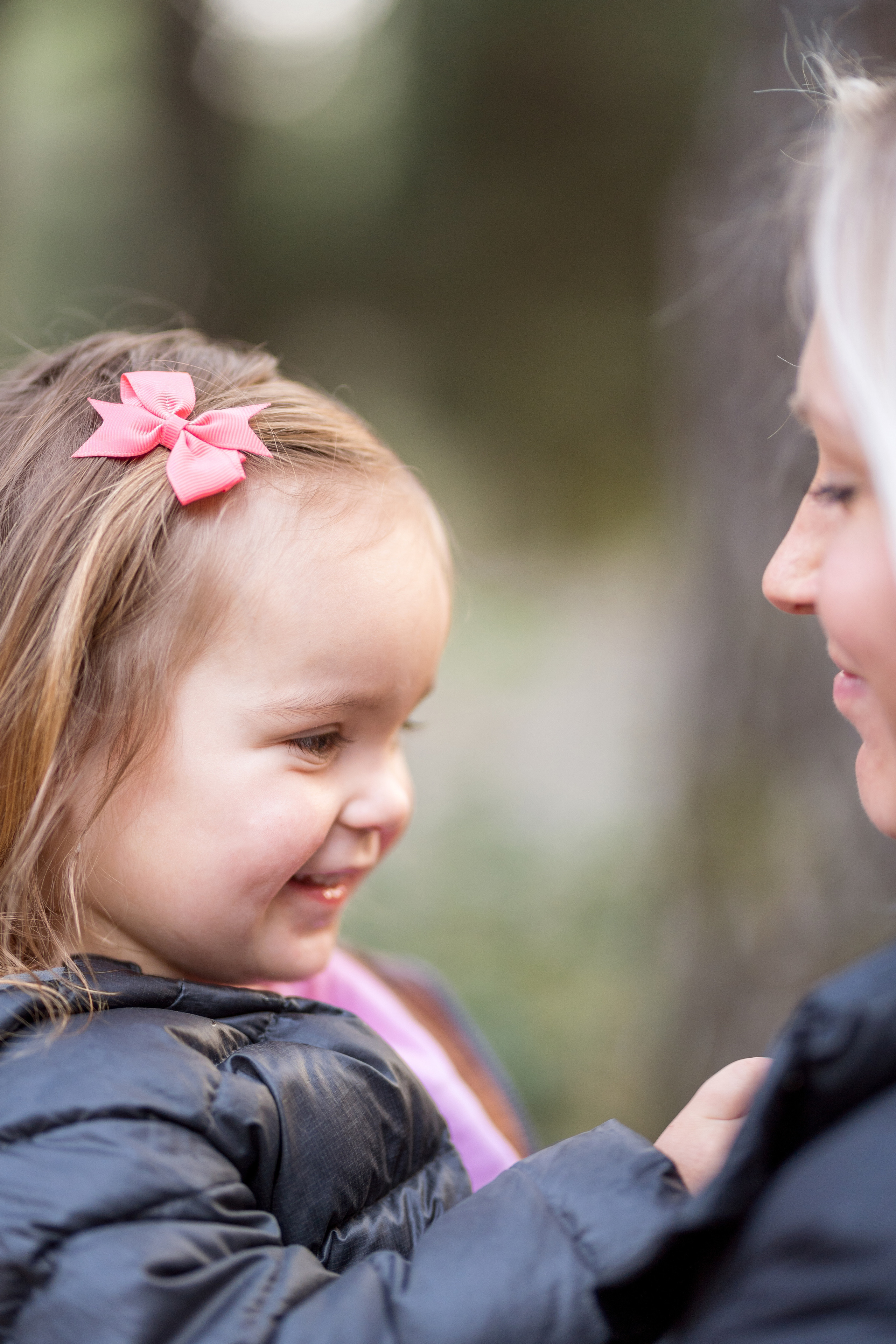 Mini photo session of a mother with her daughter in the park. Kate Khaldeeva photographer in Saratov