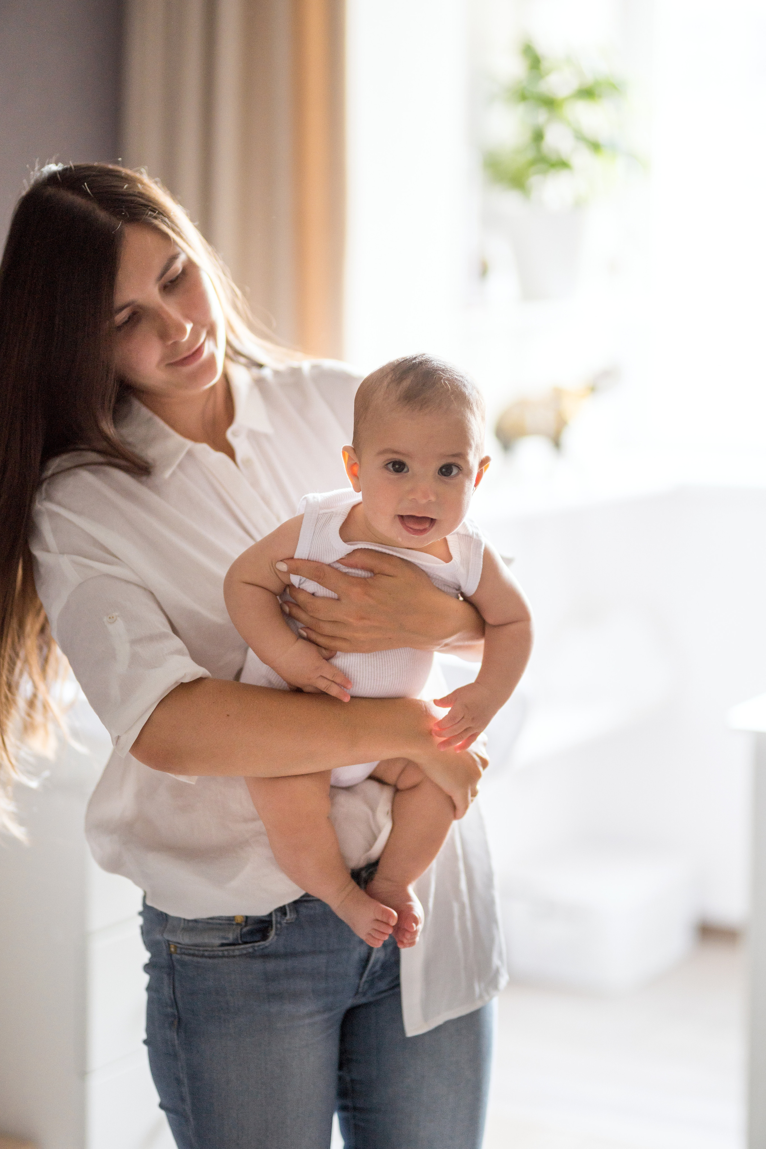 Photo session of a mother with a baby. Kate Khaldeeva photographer in Saratov