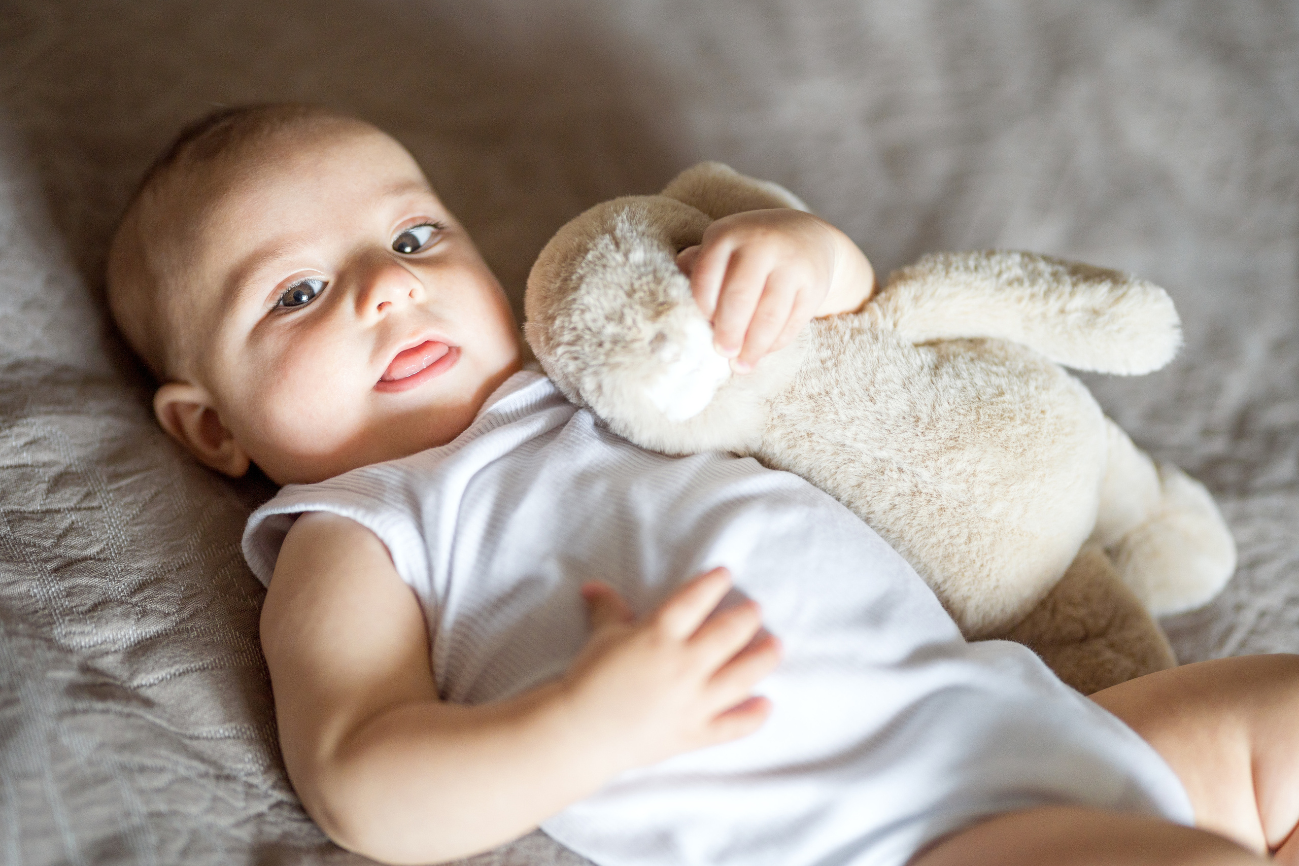 Photo session of a mother with a baby. Kate Khaldeeva photographer in Saratov
