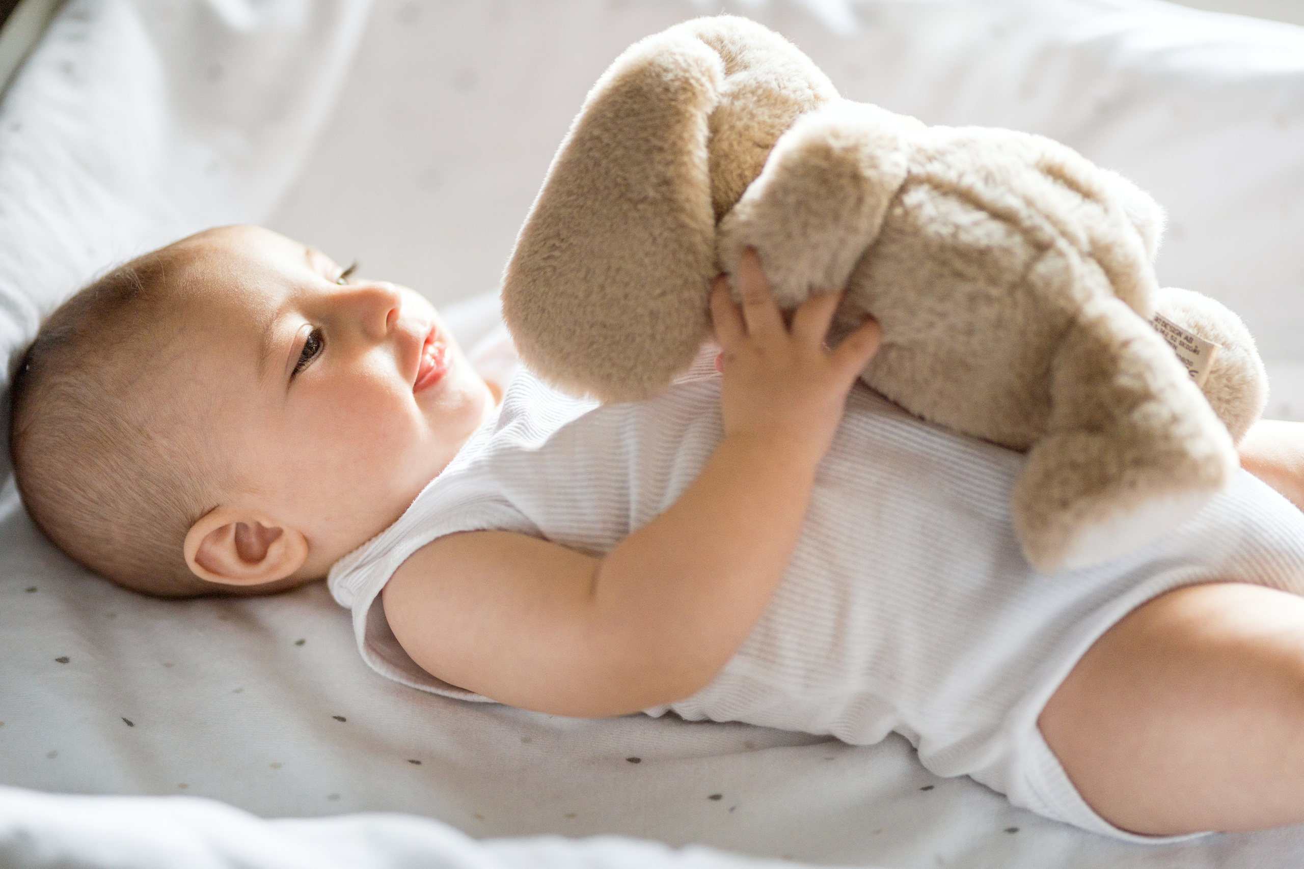 Photo session of a mother with a baby. Kate Khaldeeva photographer in Saratov