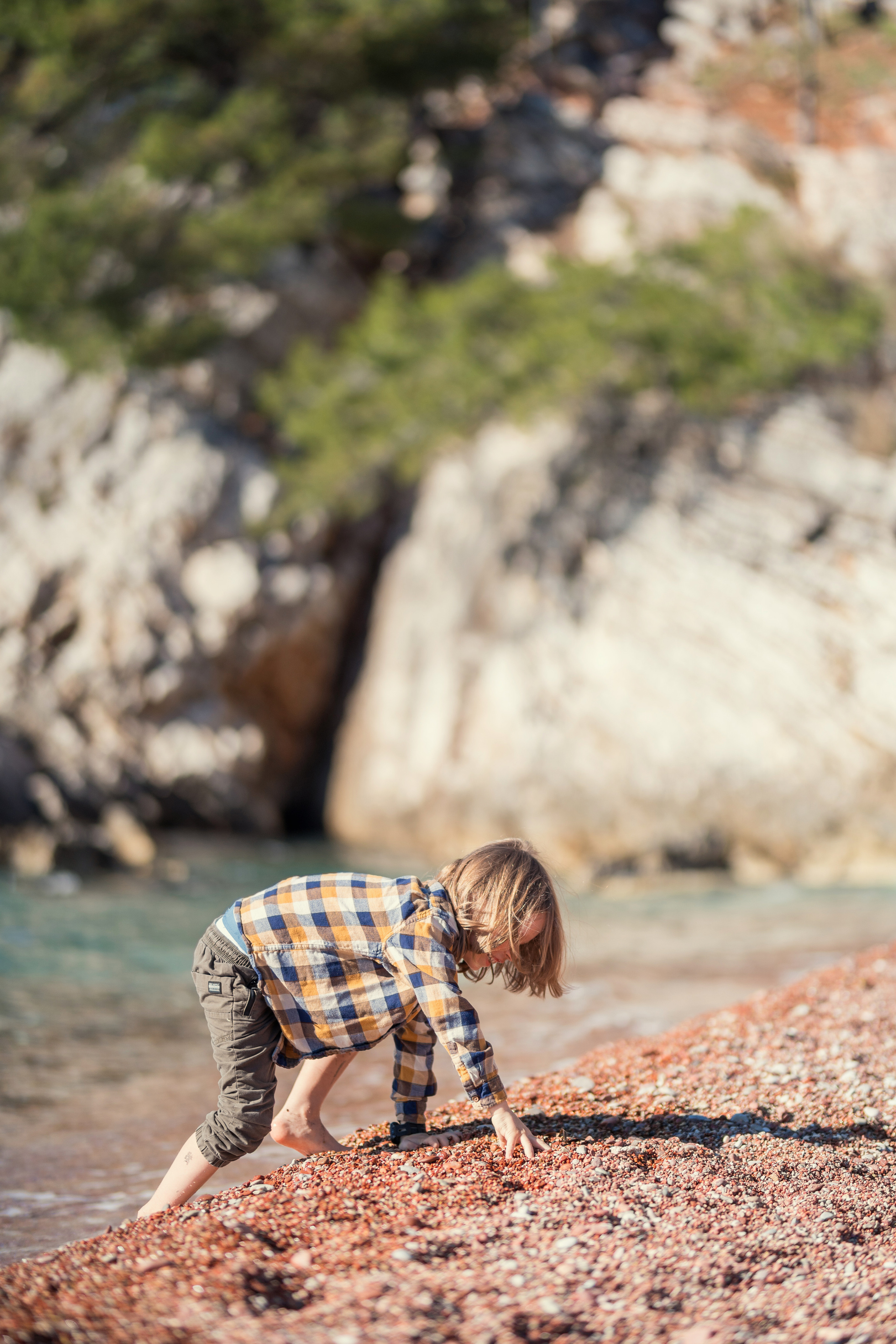 Фотосессия ребенка играющего на пляже Милочер в Черногории. Катя Халдеева Фотограф Саратов