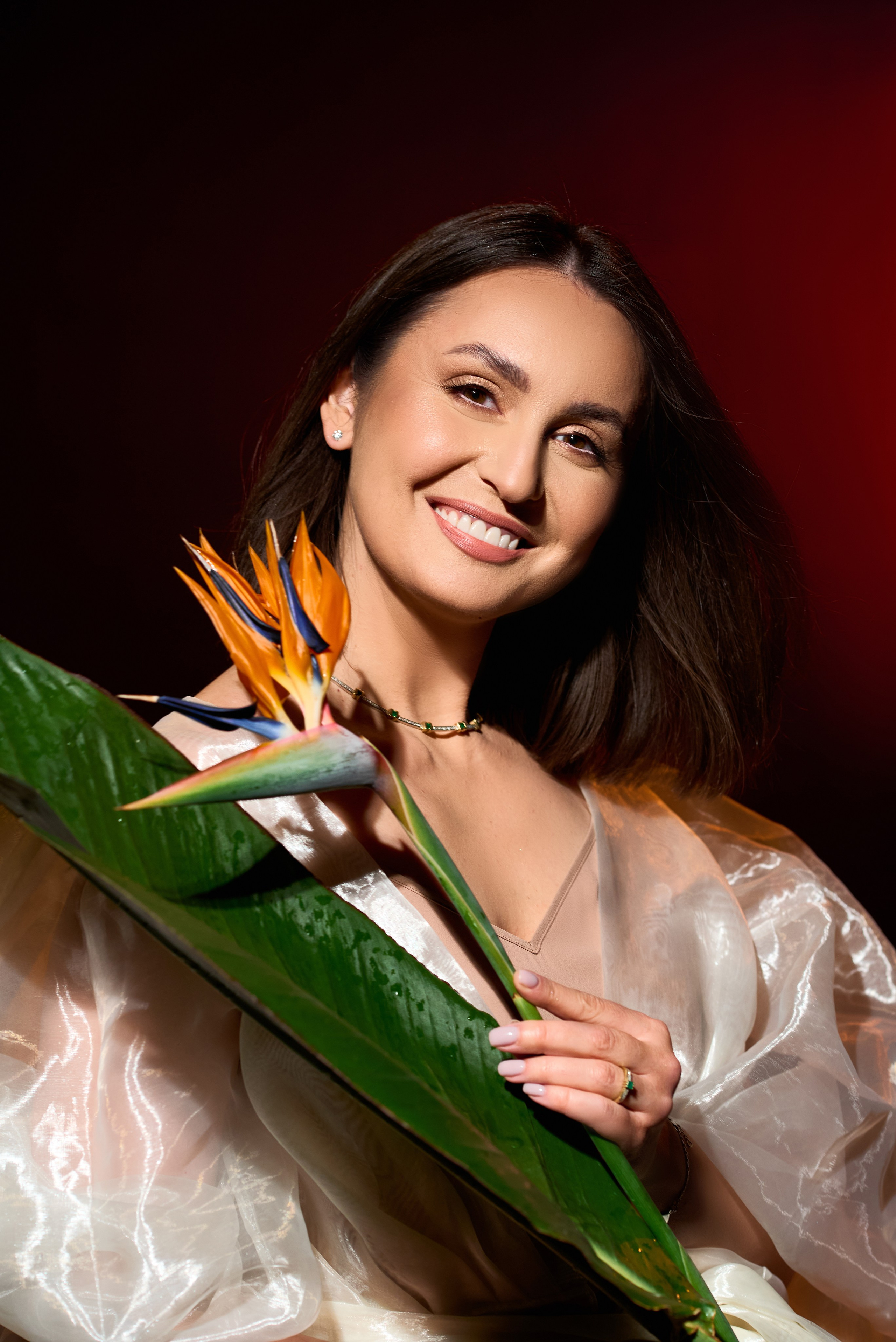 Delikatna sesja zdjęciowa z wodą i kwiatami – magia światła i odbić. Portrait & Fashion Photographer | Сannes, Paris, Monaco, Dubai, Kyiv — - Alisa Postnykova