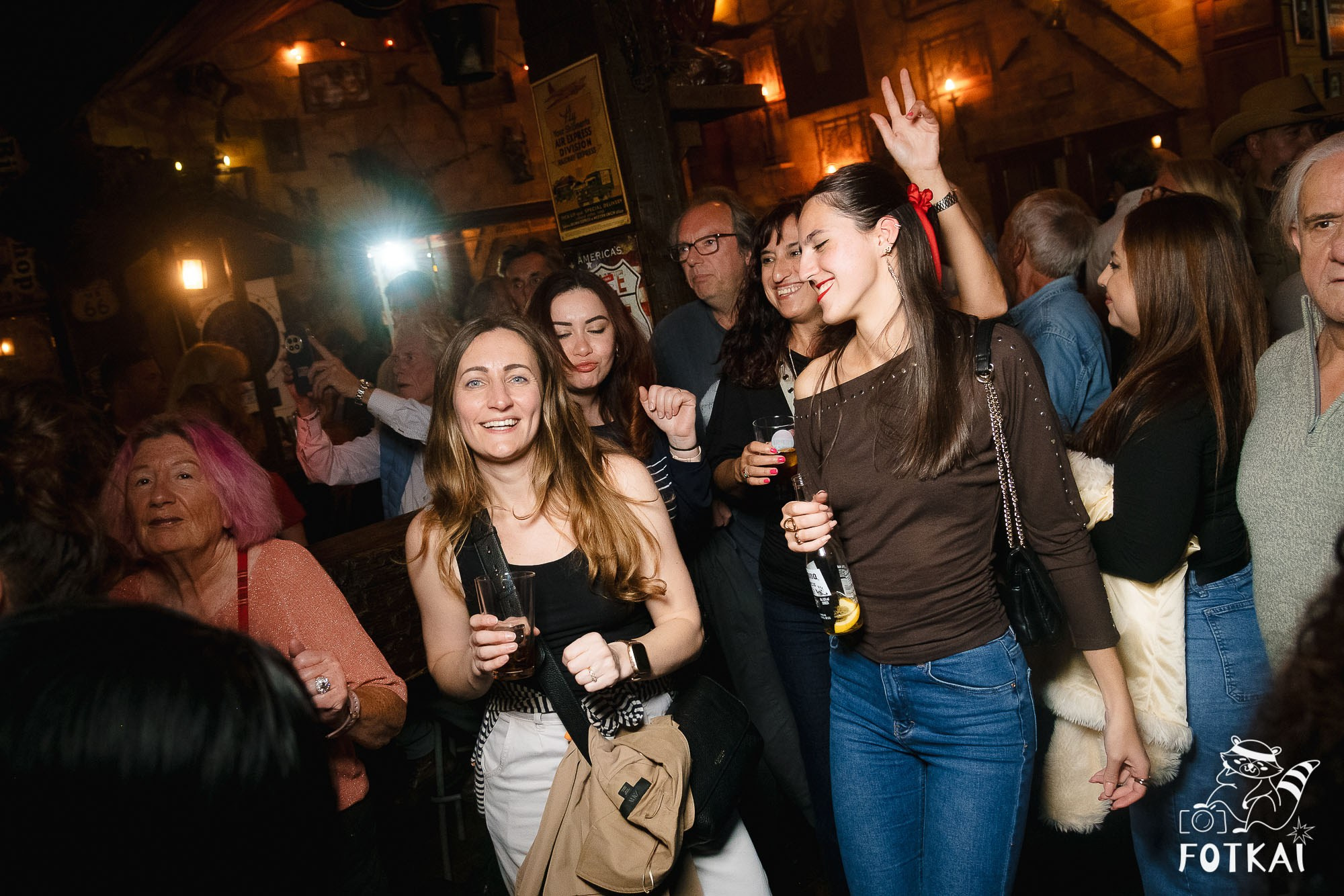 Amy Winehouse Tribute at El Paso Bar (March 28) — Live Concert Photo Report | FOTKAI