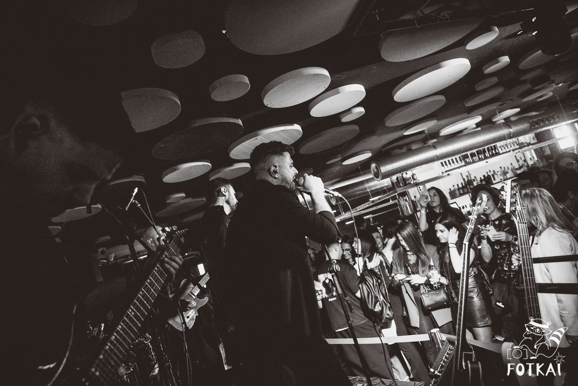 Концерт Delyrio в Confetti Playa Alicante — живое выступление группы, февраль 2026 | FOTKAI