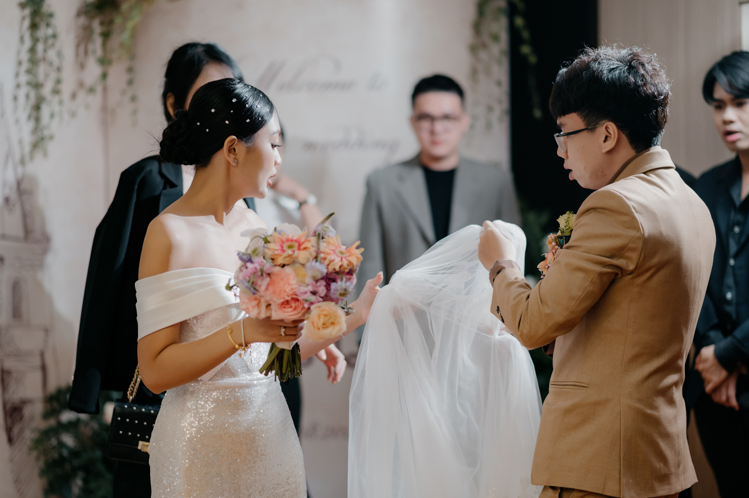 KHANG & QUYEN / Lavela Hotel. Saigon Wedding Present | Art Beyond Moments