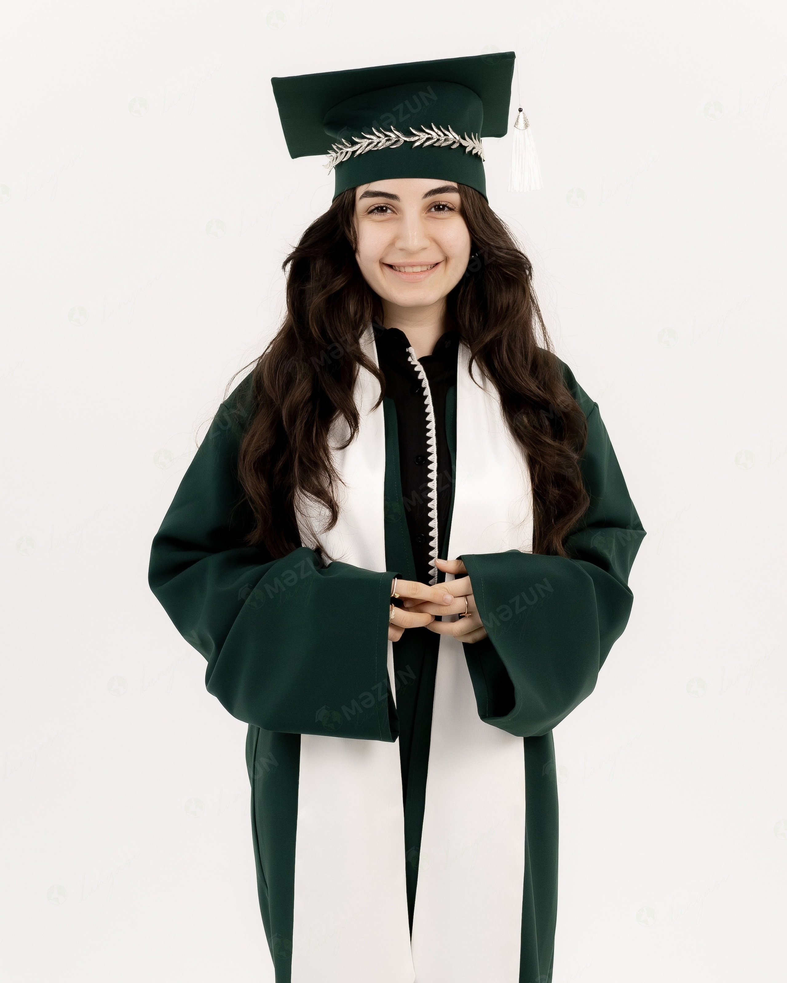 Tünd Yaşıl. Məzun geyimləri və akssesuarları