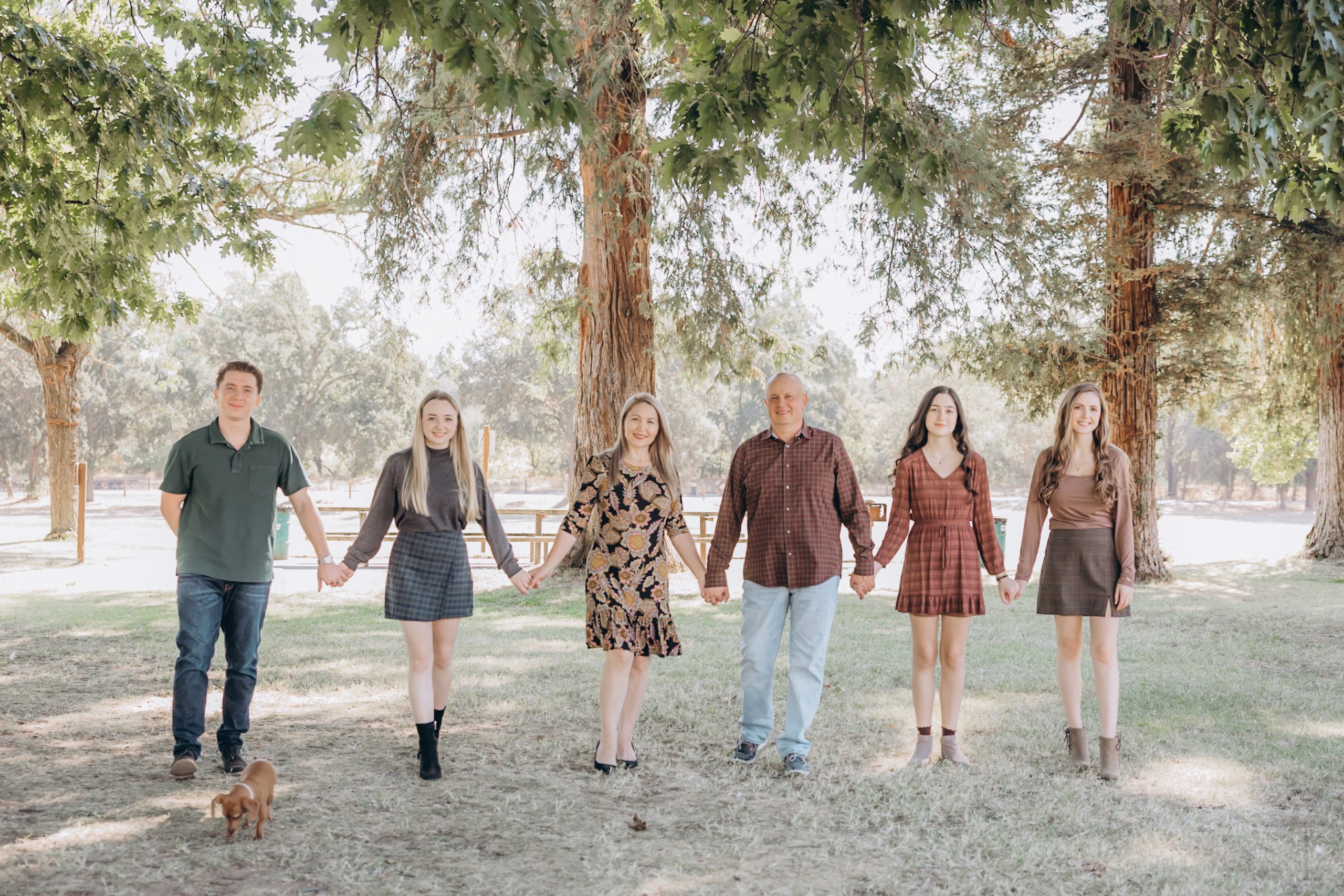 Family in nature. Family and children’s lifestyle photographer Elena Tumanova