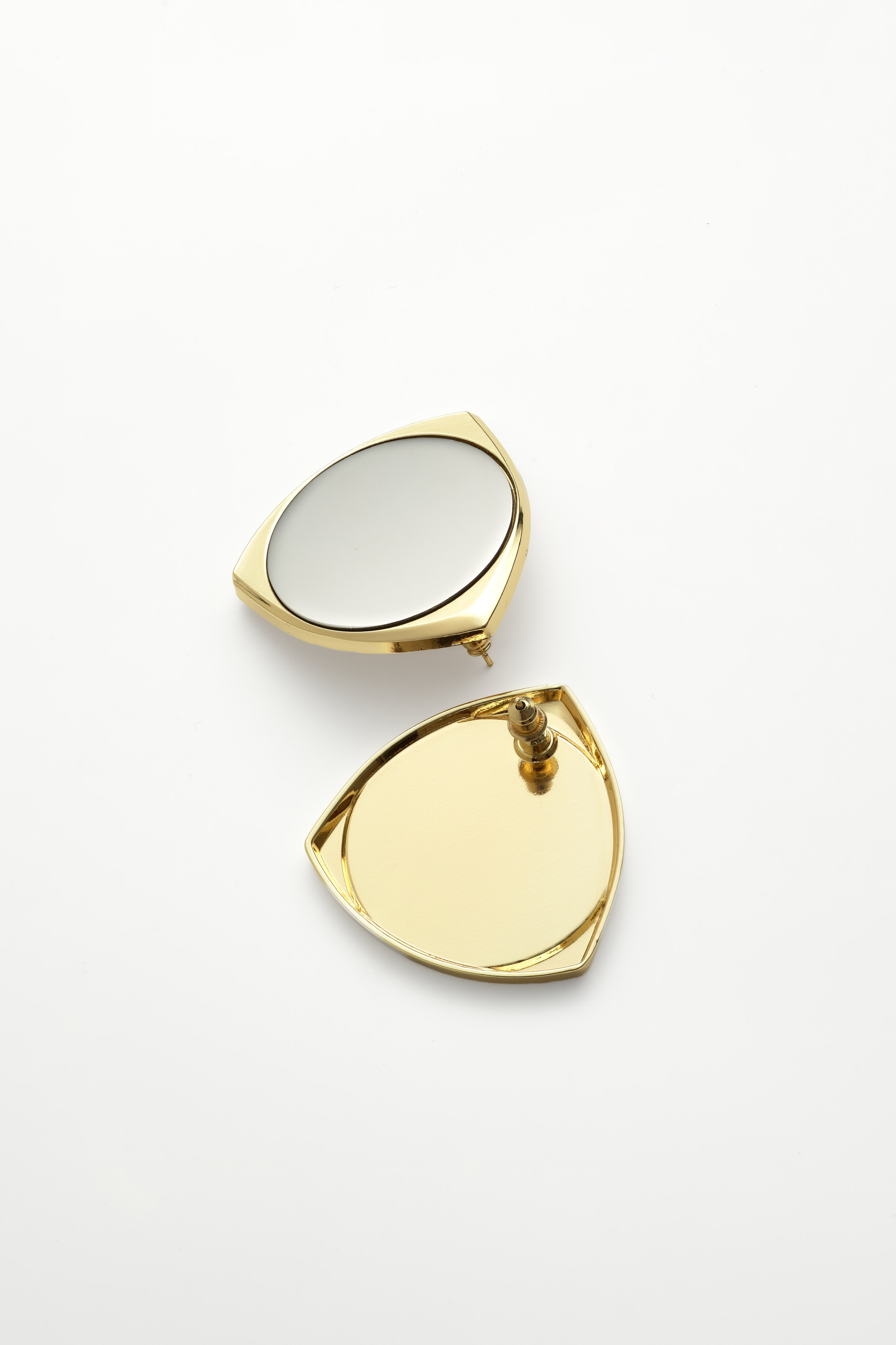 Ювелирные изделия и бижутерия. Предметная фотосъемка в Алматы. Студия фото и видео съемки товаров