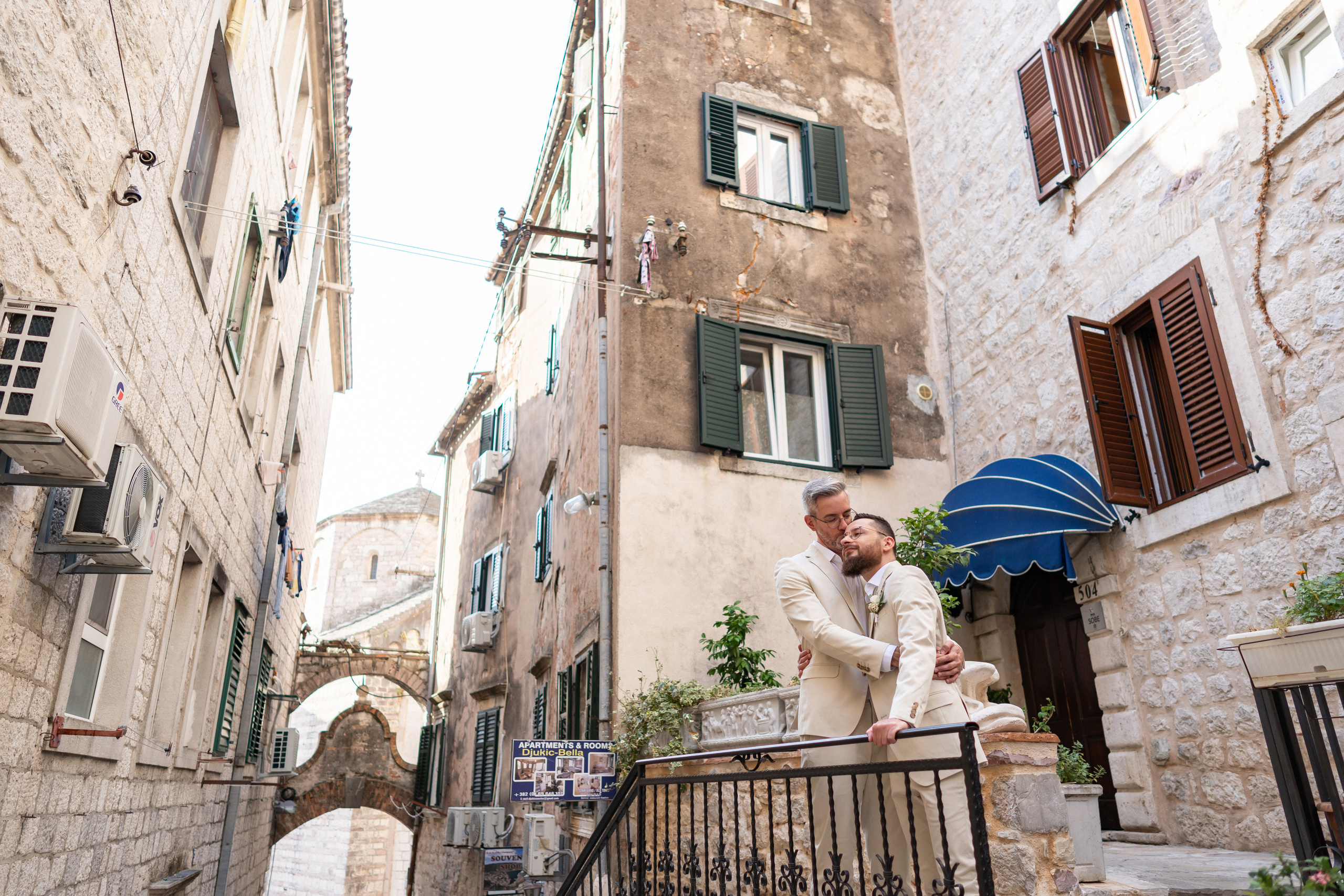 Однополая свадьба в Черногории с видом на Которский залив