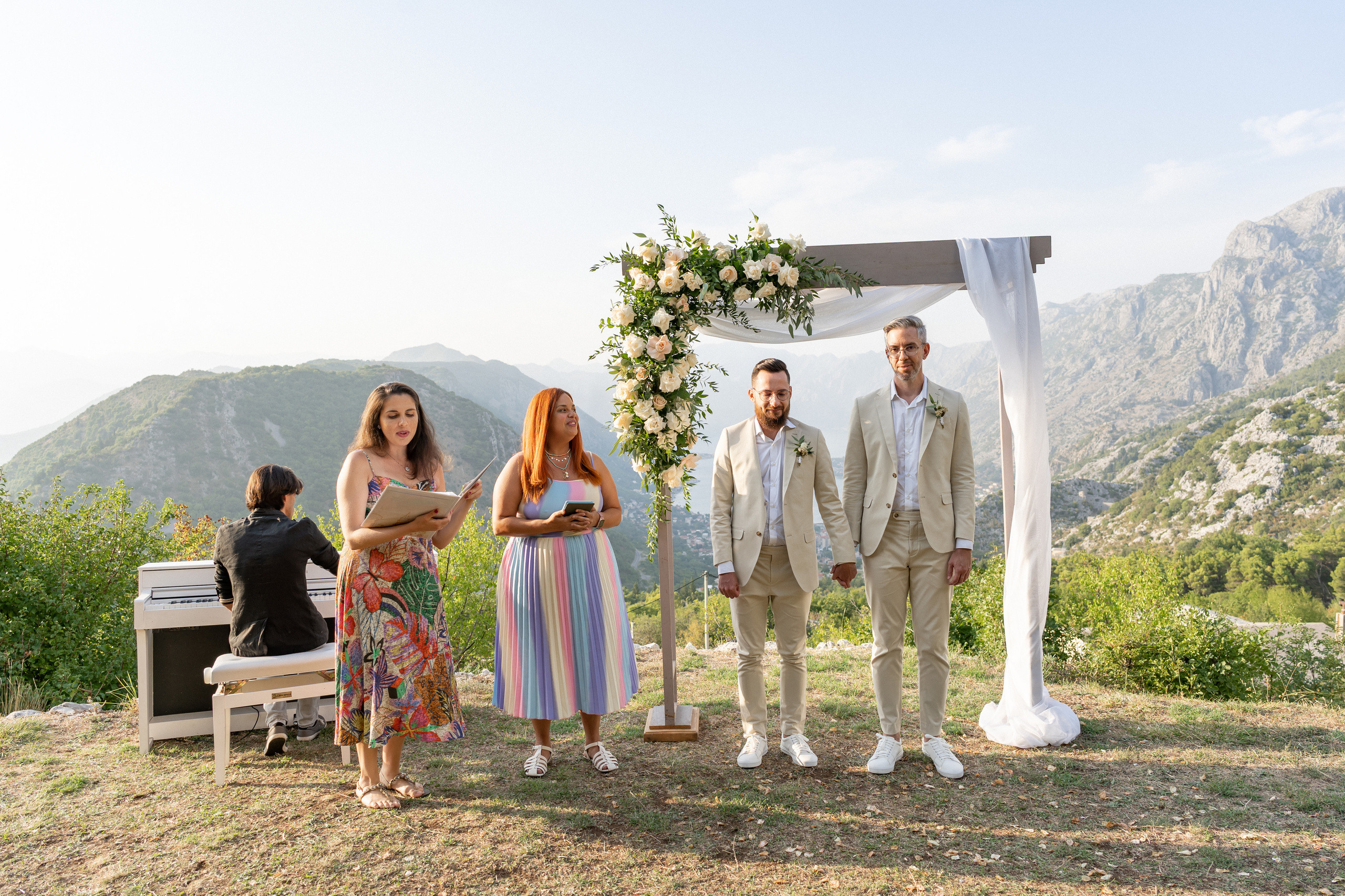 Однополая свадьба в Черногории с видом на Которский залив