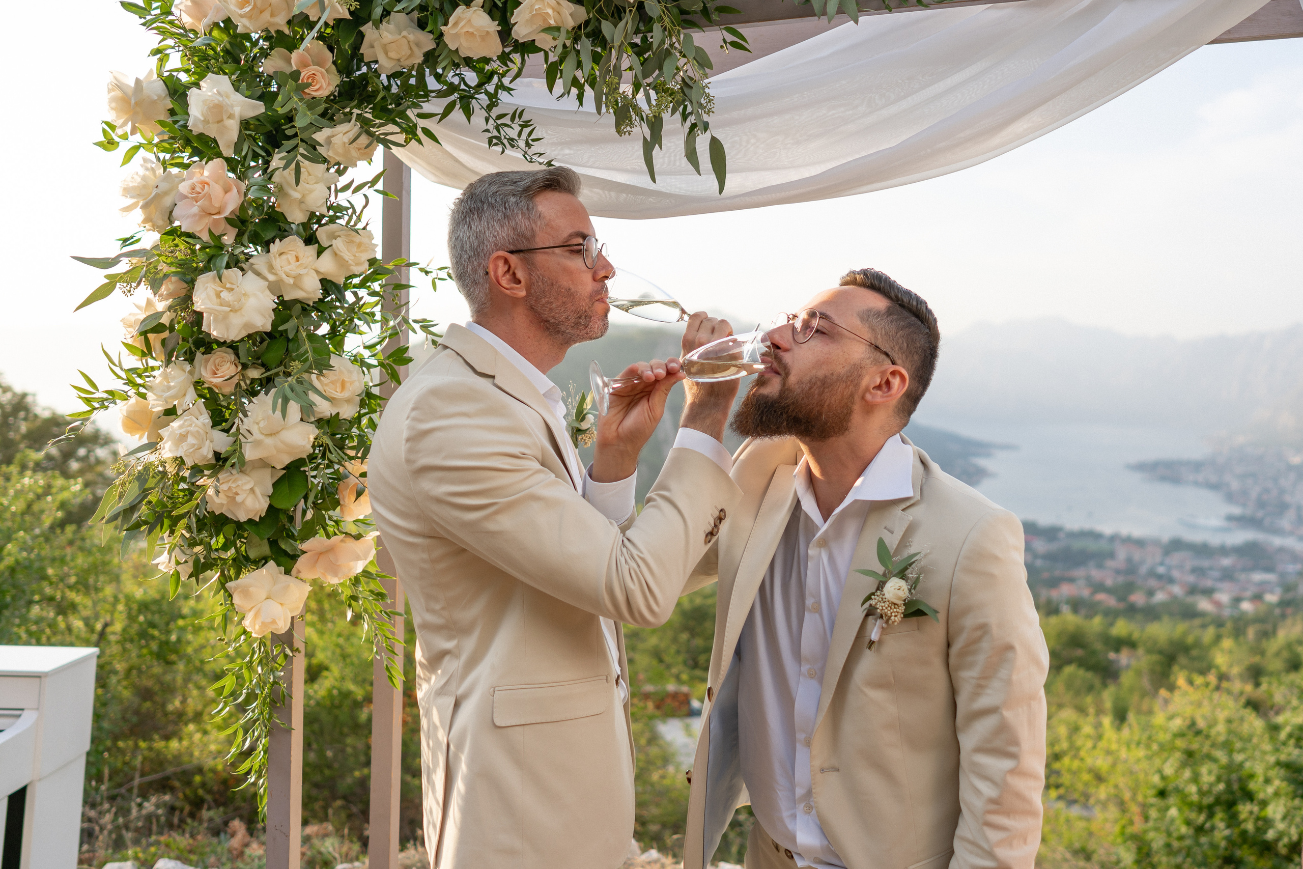 Однополая свадьба в Черногории с видом на Которский залив