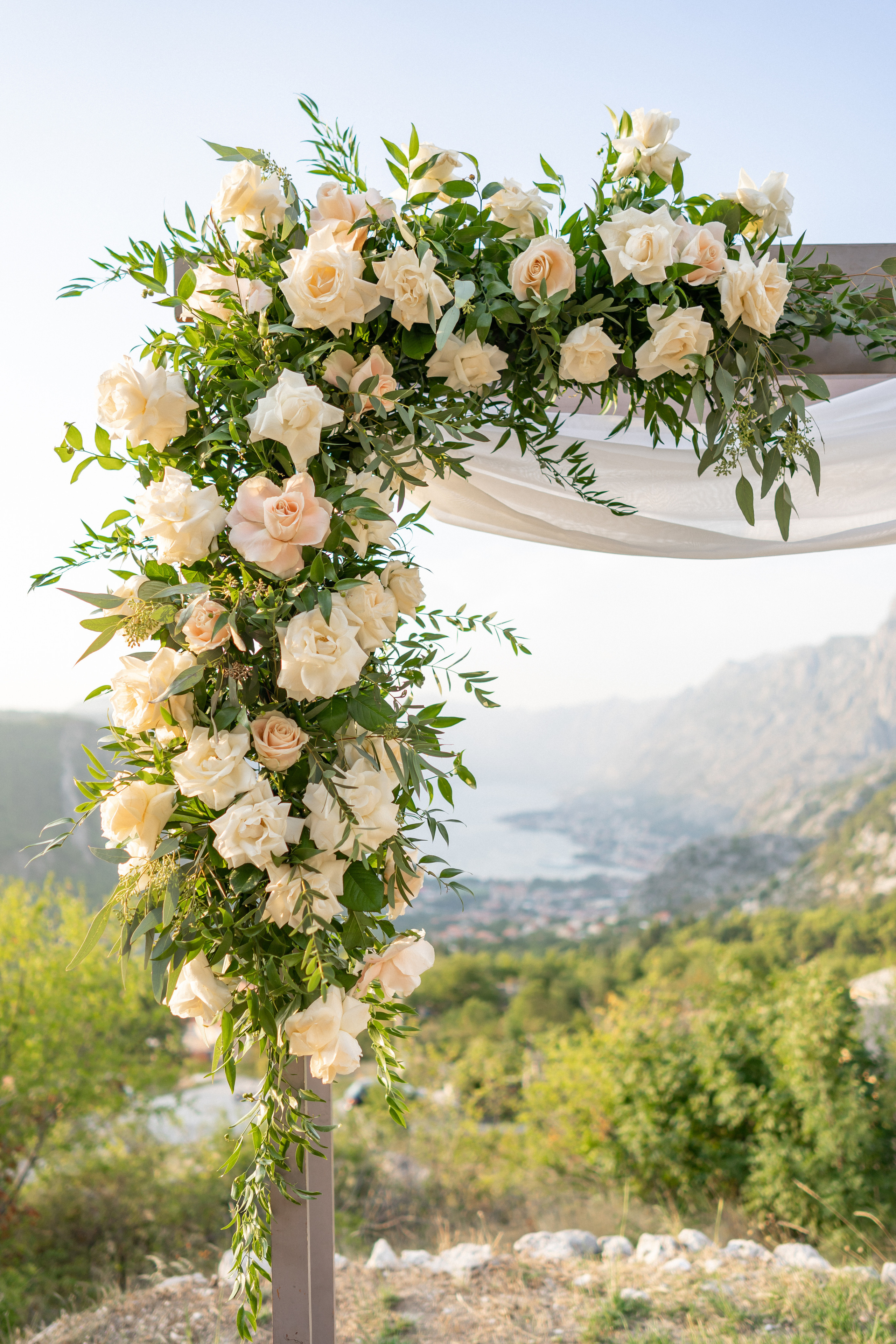 Однополая свадьба в Черногории с видом на Которский залив