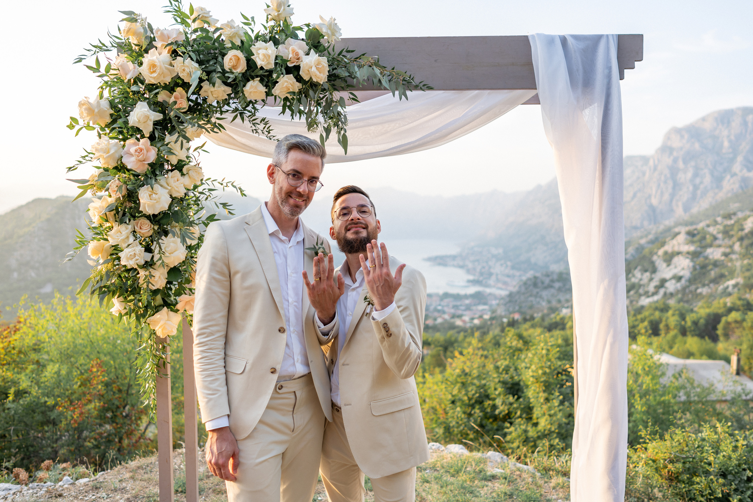 Однополая свадьба в Черногории с видом на Которский залив