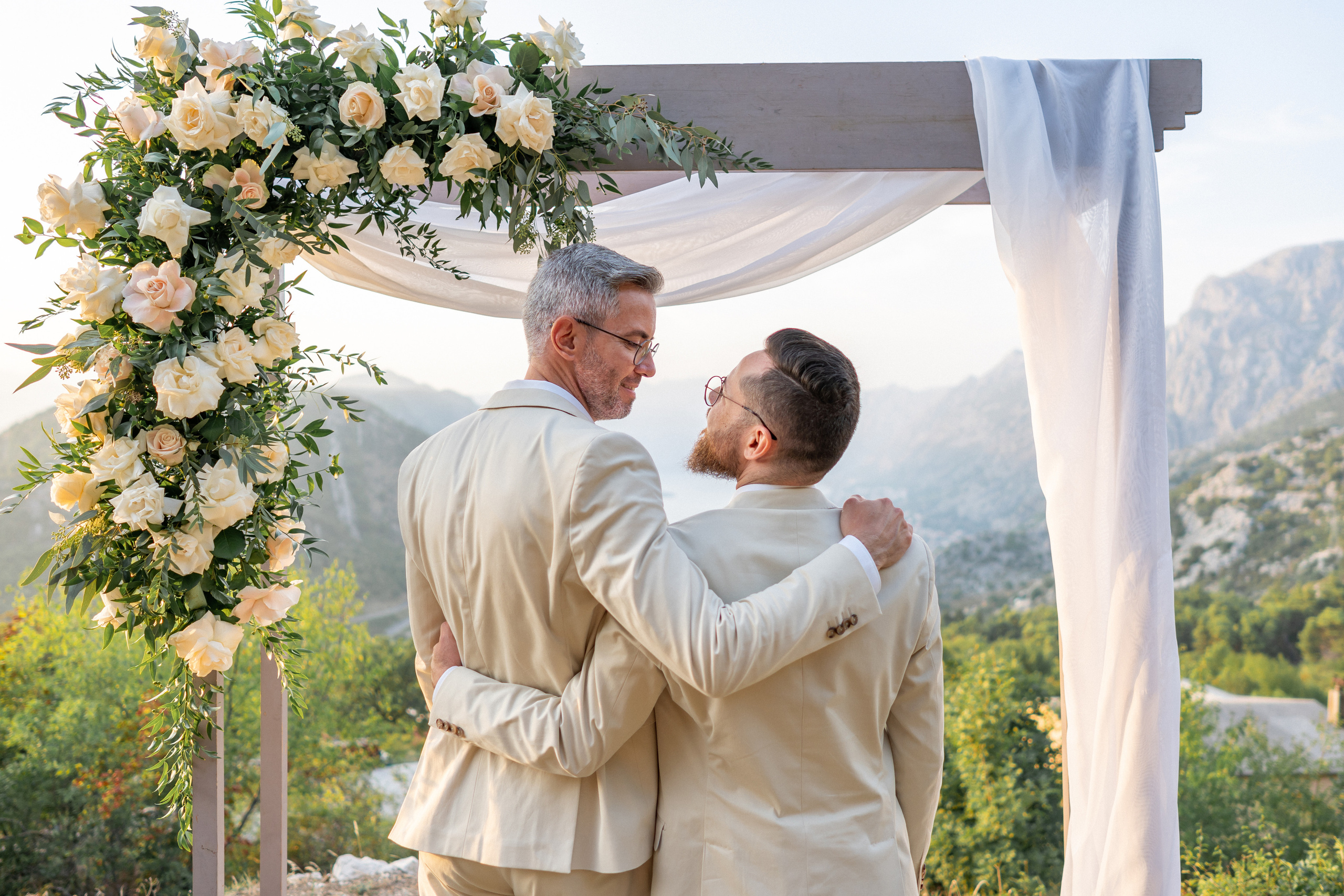 Однополая свадьба в Черногории с видом на Которский залив