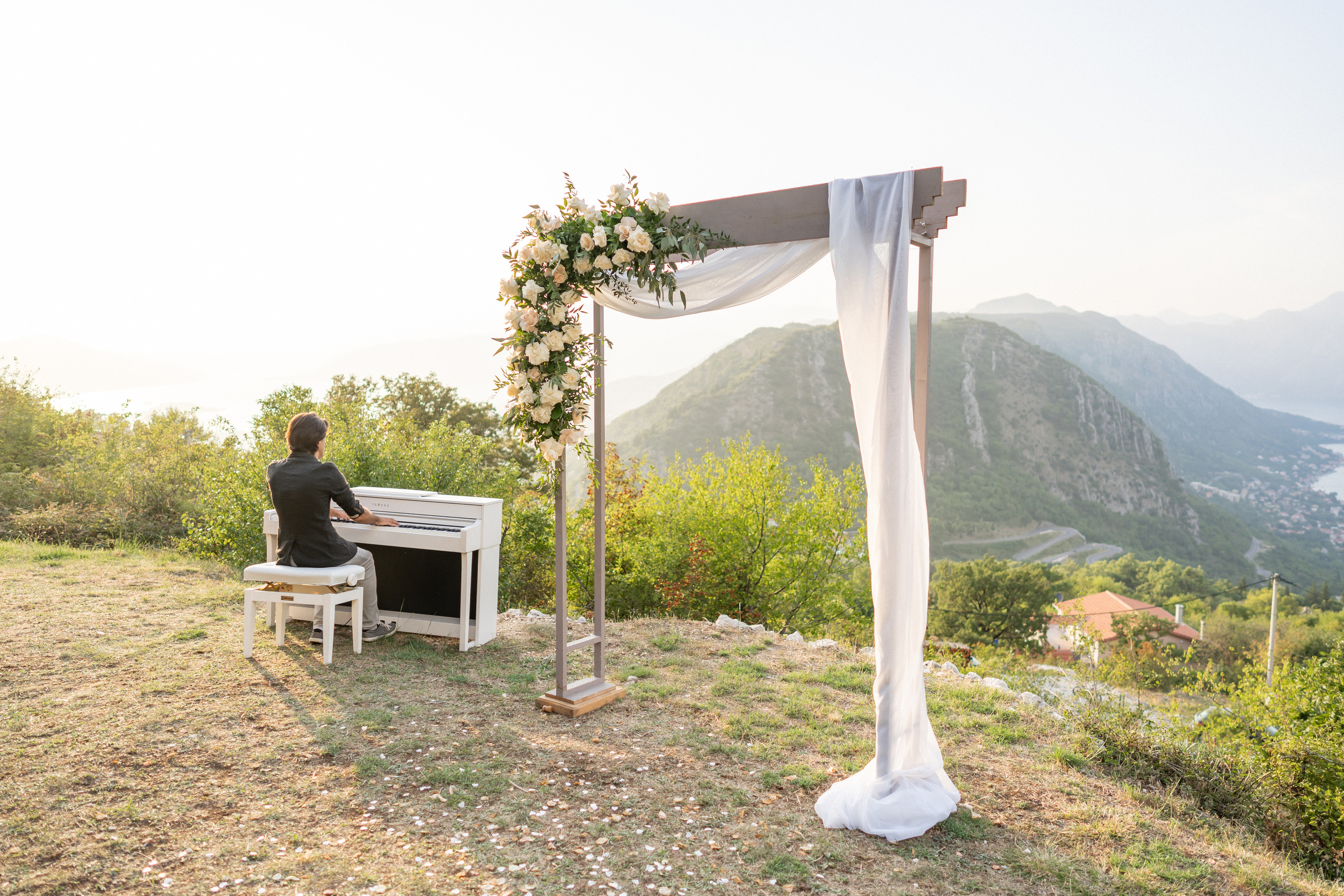 Однополая свадьба в Черногории с видом на Которский залив